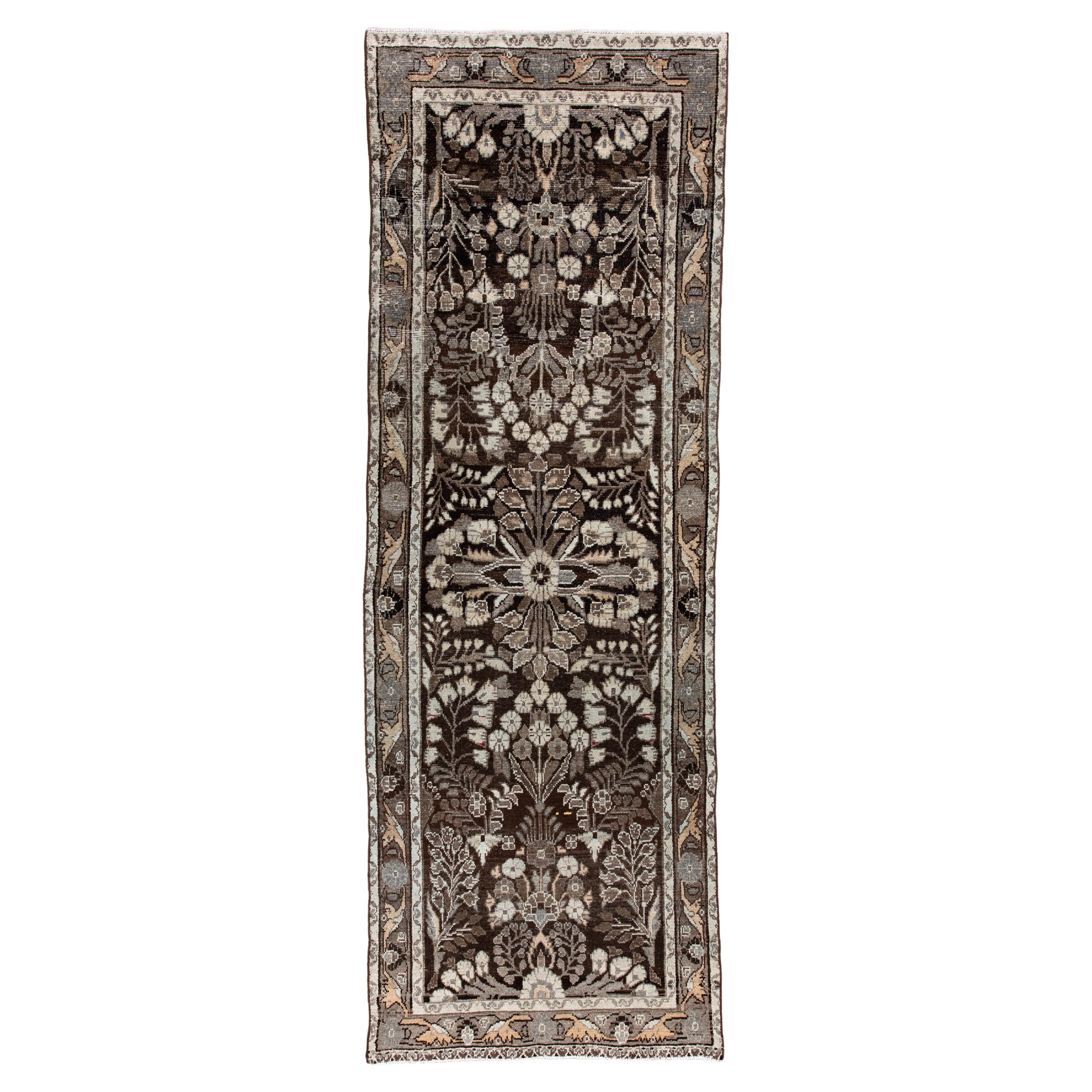 Antiker persischer Lilianischer Läufer mit dichtem Blumenfeld in Espresso 
Elfenbein im Angebot