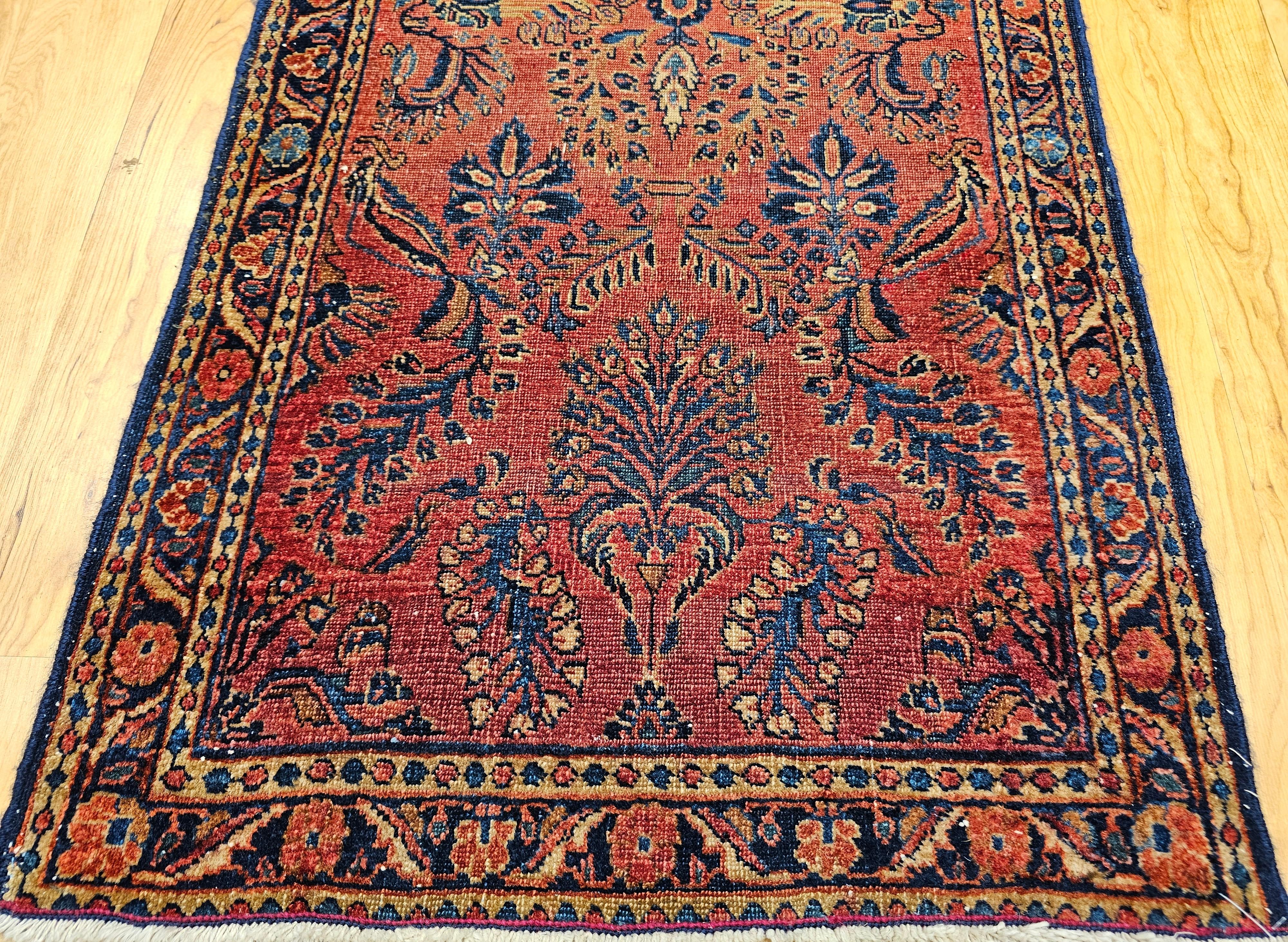 Persiano Tappeto antico persiano Lilian Sarouk nei colori rosso, blu e blu. in vendita