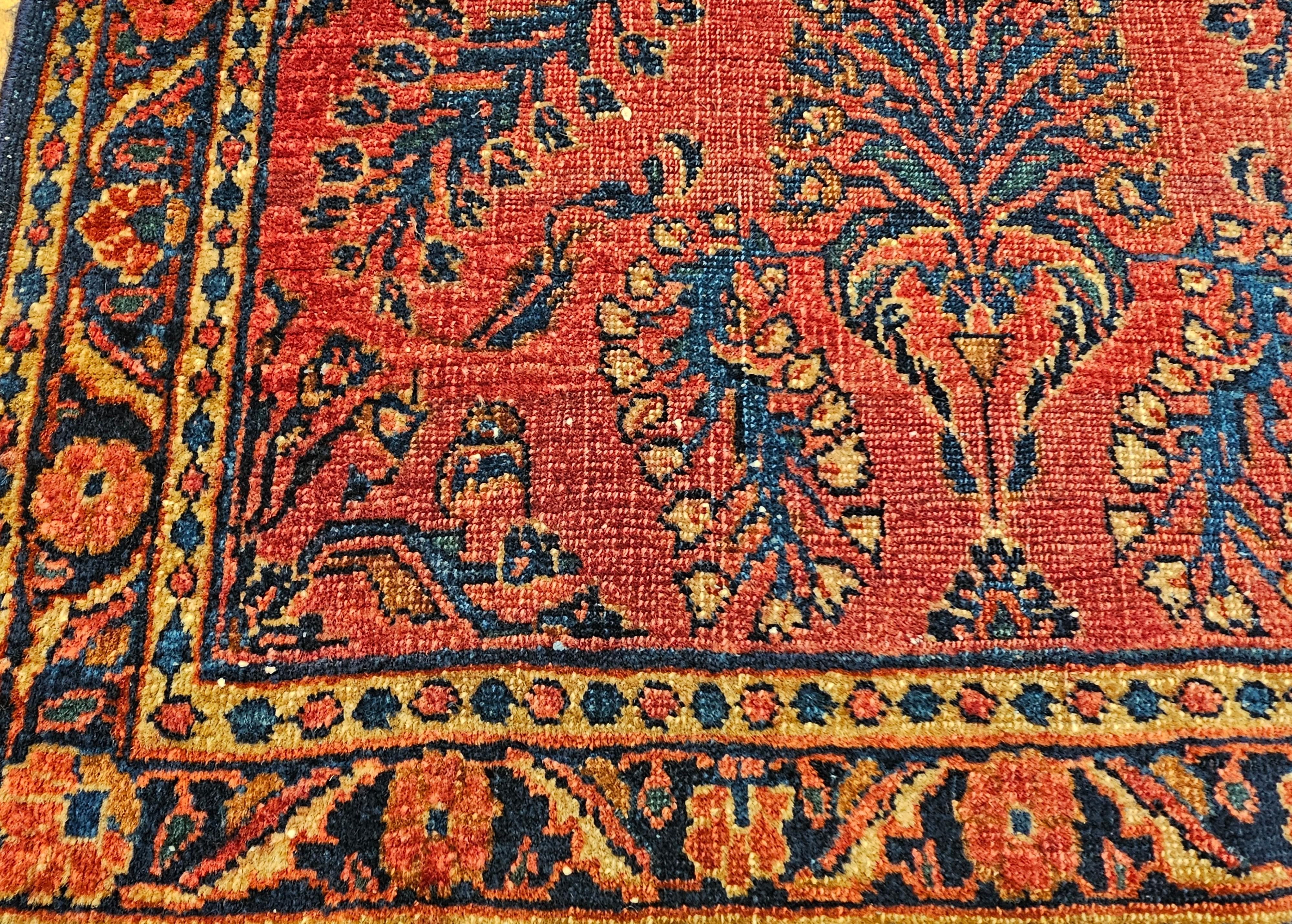 XX secolo Tappeto antico persiano Lilian Sarouk nei colori rosso, blu e blu. in vendita