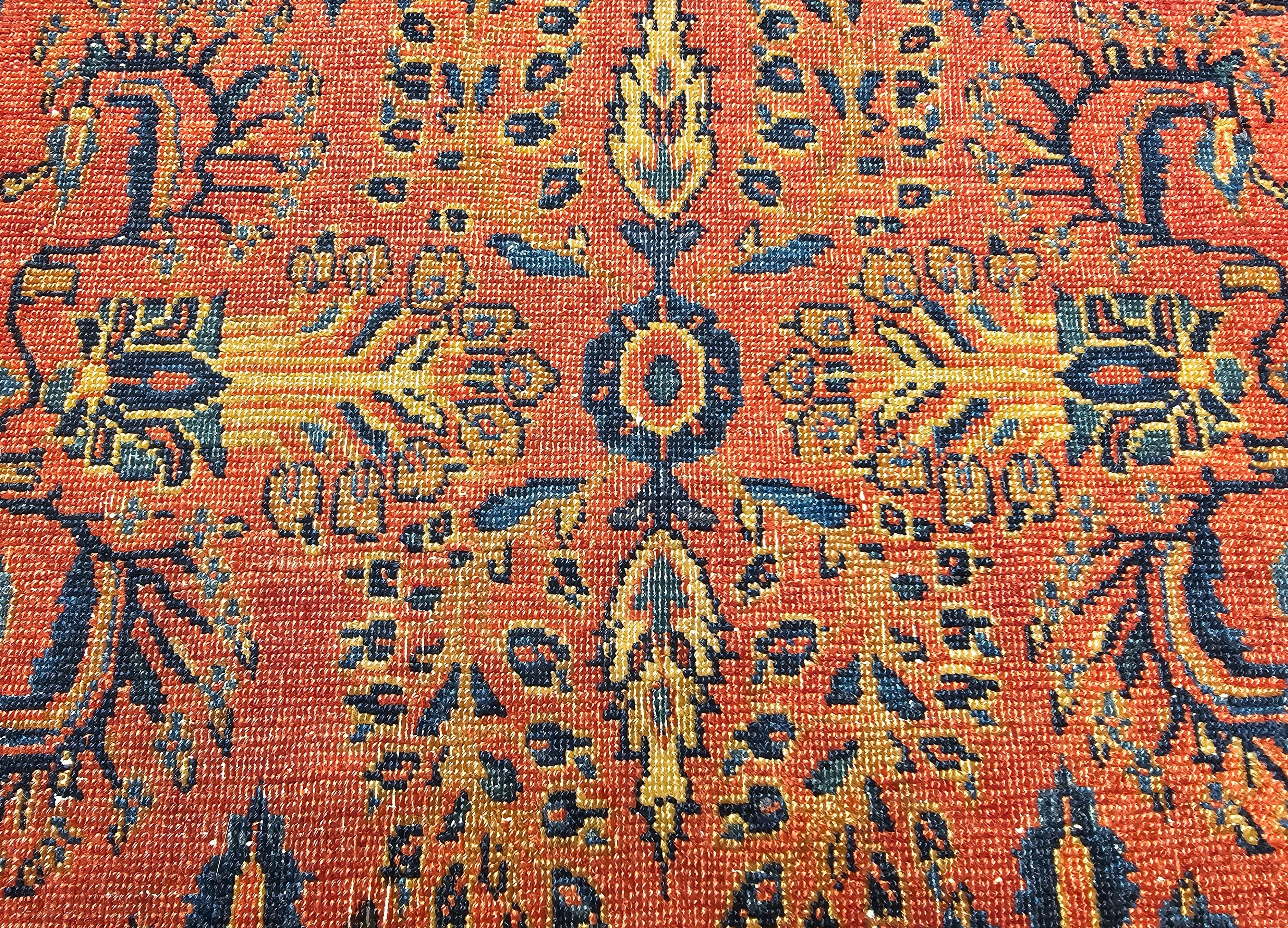 Tappeto antico persiano Lilian Sarouk nei colori rosso, blu e blu. in vendita 1
