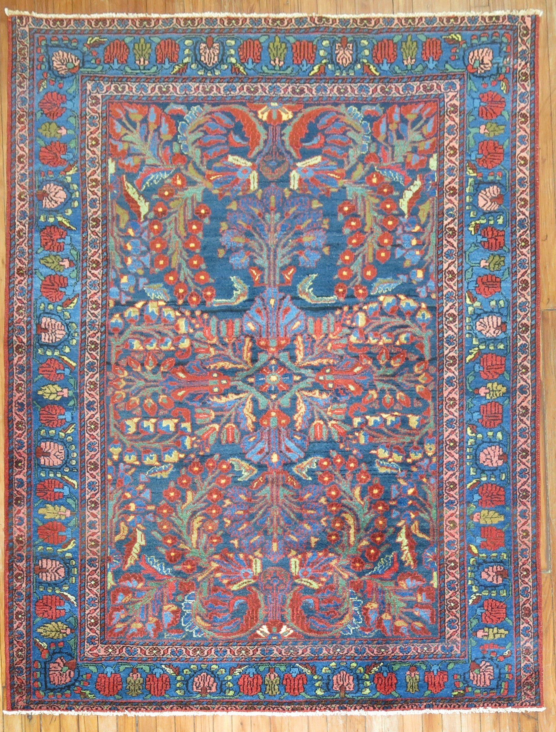 1930s Traditional Persian Lilihan square rug

Measures: 5'4'' x 6'8''.