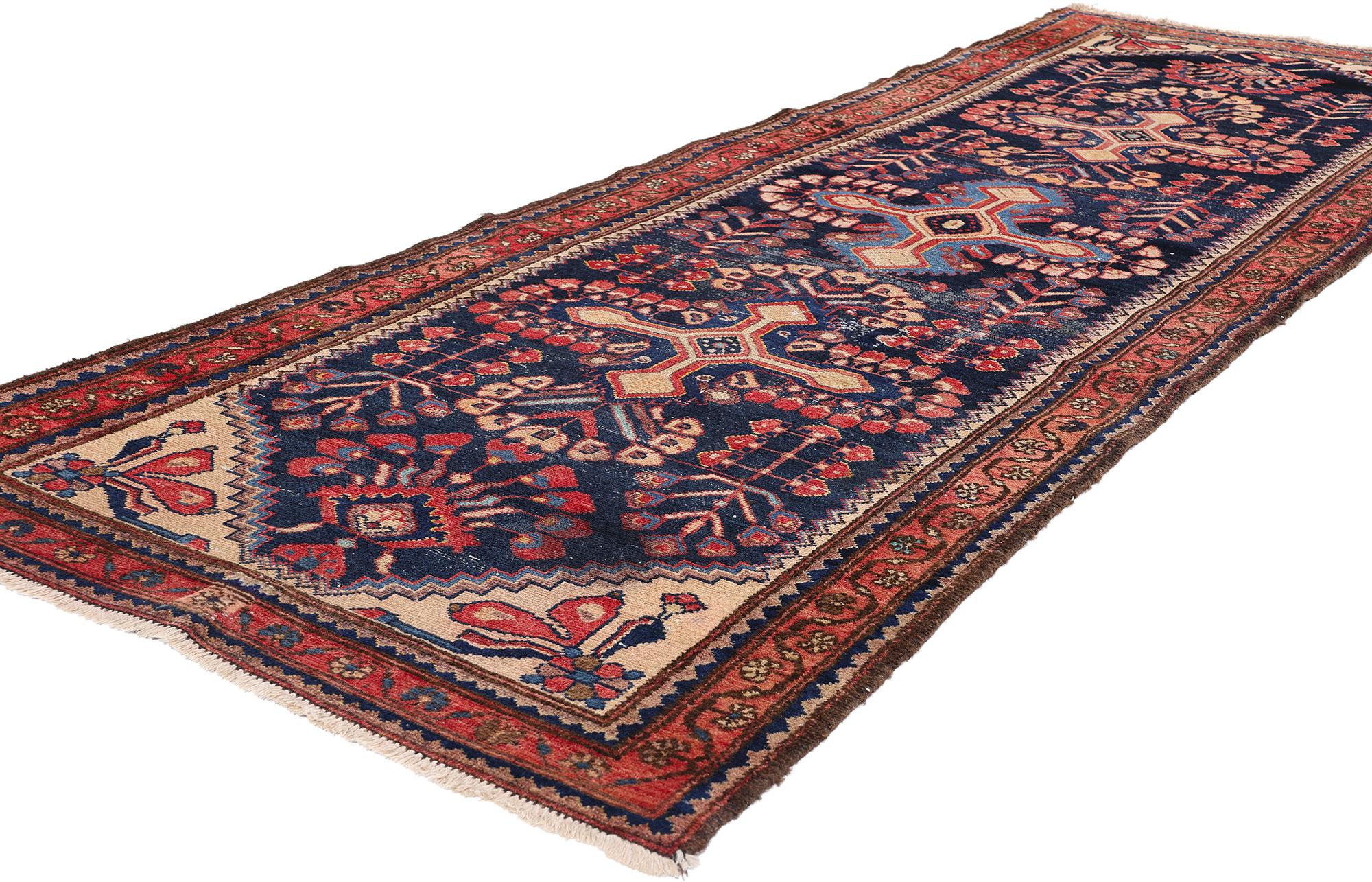 78962 Antiker persischer Lilihan-Teppich Läufer, 03'06 x 10'08. Dieser antike persische Lilihan-Teppichläufer aus handgeknüpfter Wolle besticht durch seine bezaubernde Schönheit und reiche historische Bedeutung. Er stammt aus der charmanten Stadt