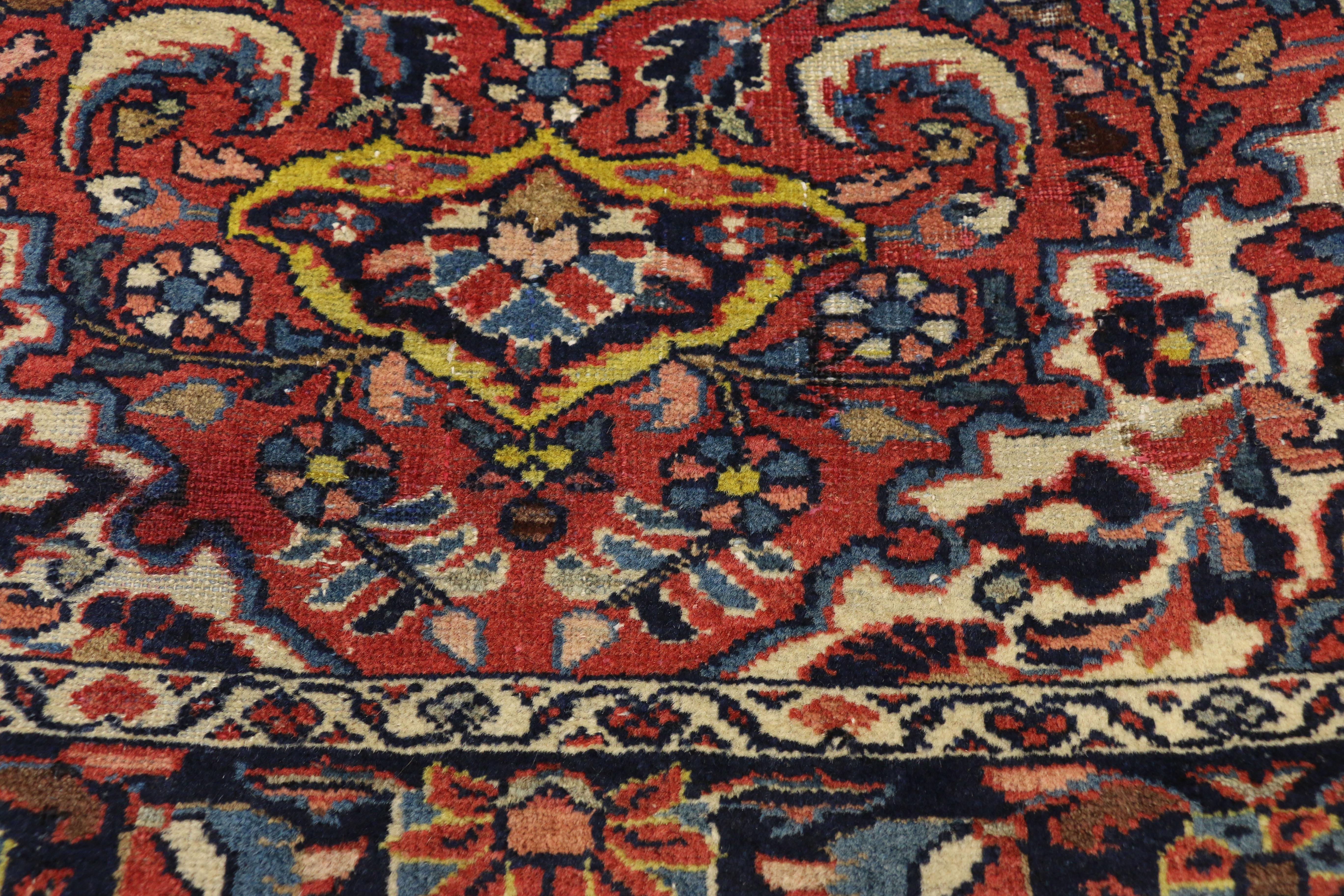 Antiker persischer Lilihan-Teppich mit zentralem Blumenstrauß-Medaillon  (Persisch) im Angebot