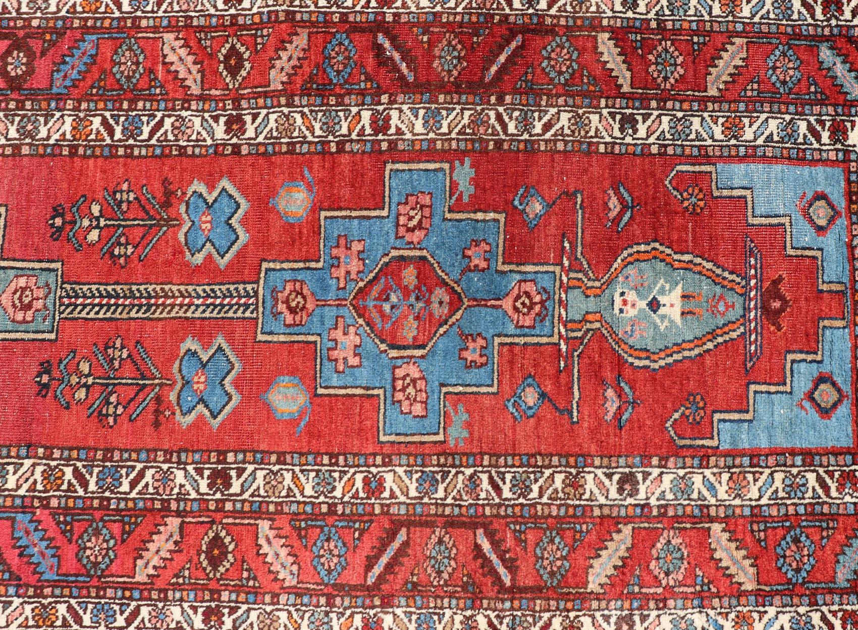 Antique Persian Long Persian Serapi Runner in Wool with Medallion Design For Sale 5