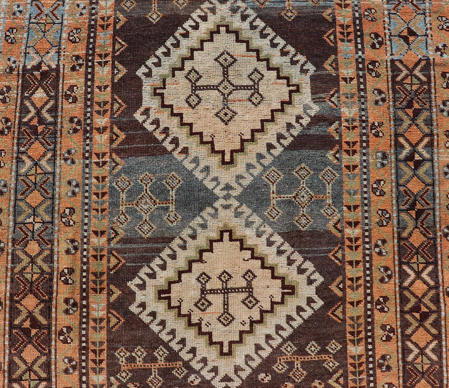 Tapis persan ancien Lori avec motif de médaillon tribal géométrique sur toute sa surface en vente 3