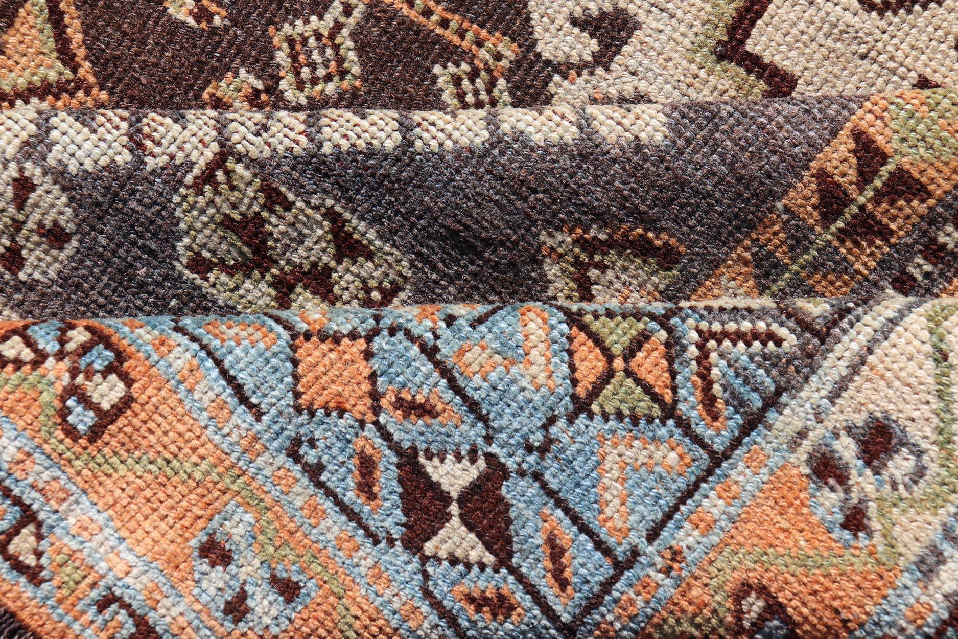 Tapis persan ancien Lori avec motif de médaillon tribal géométrique sur toute sa surface en vente 1