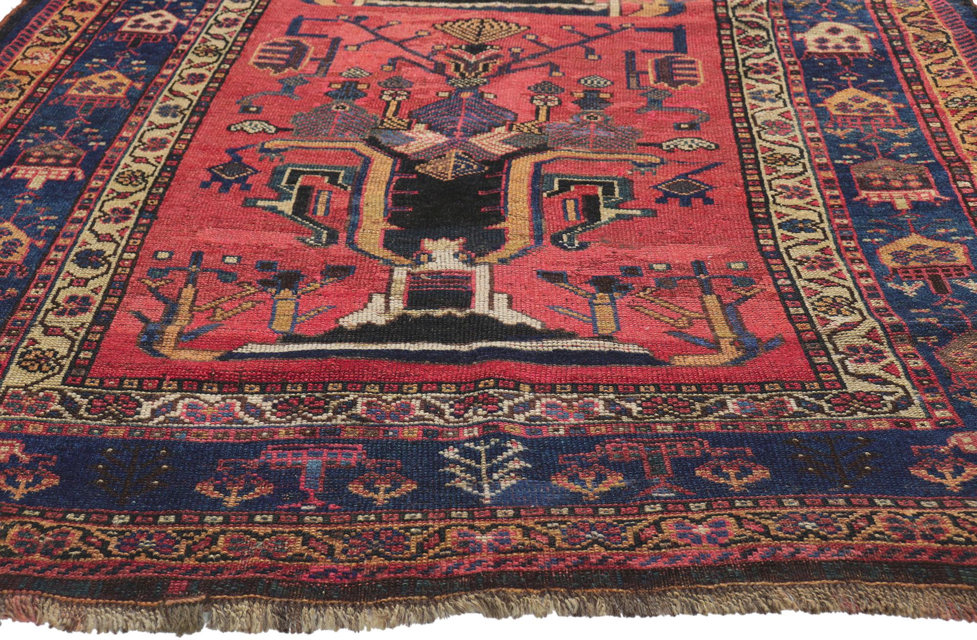 Perse Tapis persan ancien Lori avec motif de vase en vente