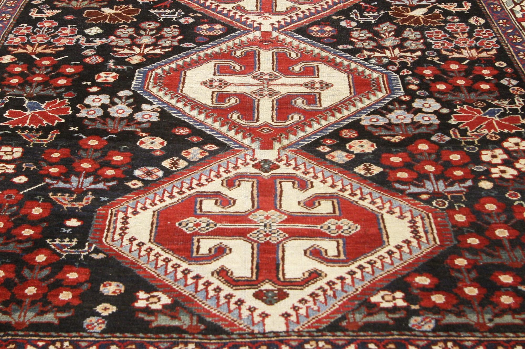 Noué à la main Tapis persan ancien de style traditionnel en vente
