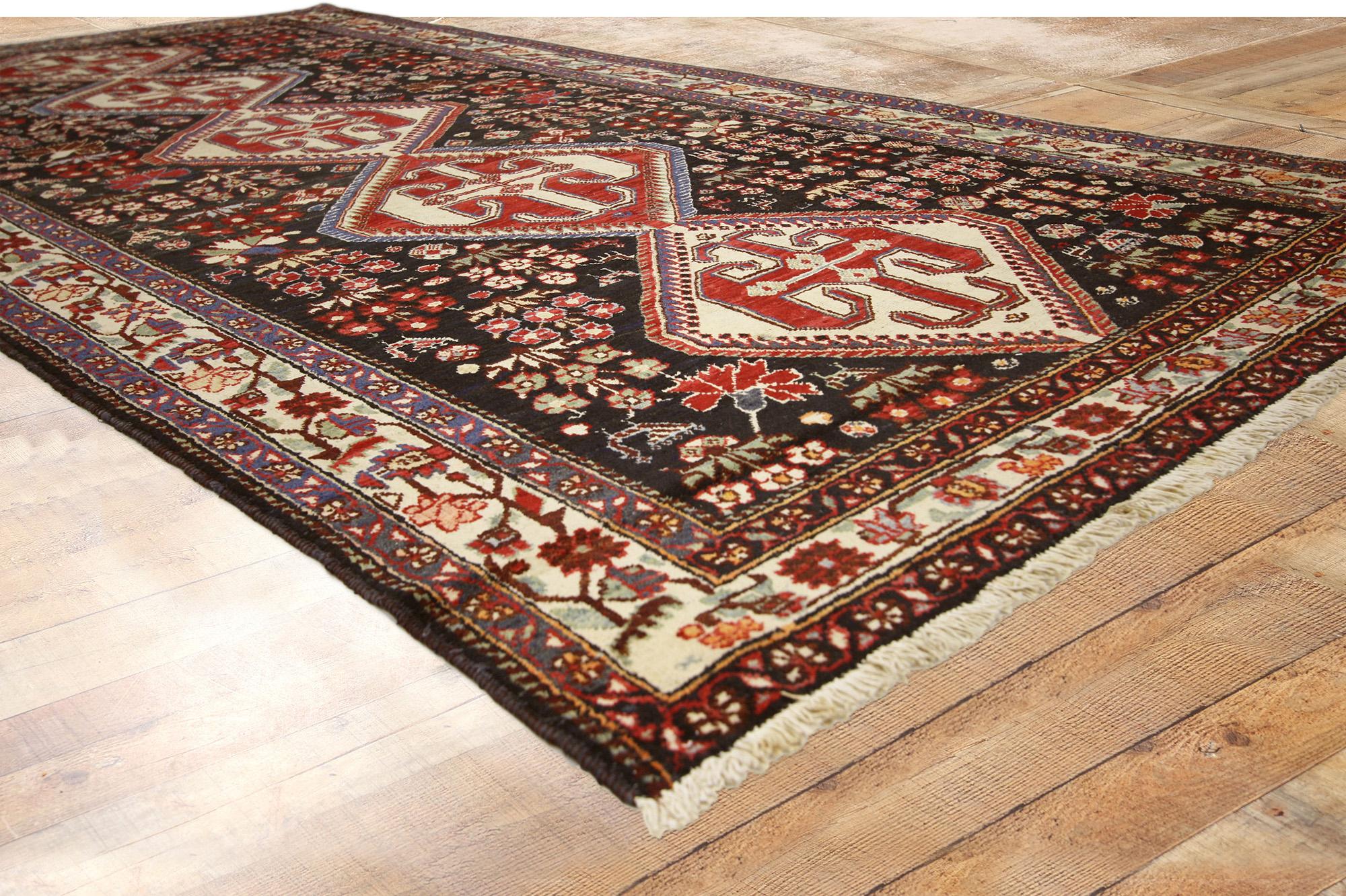 20ième siècle Tapis persan ancien de style traditionnel en vente