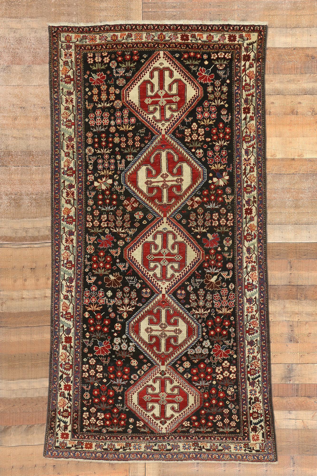 Tapis persan ancien de style traditionnel en vente 1