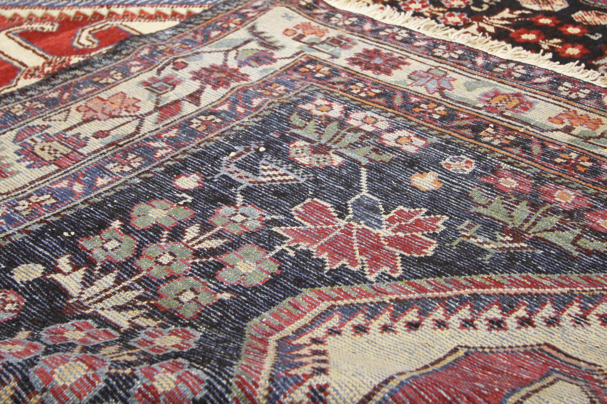Tapis persan ancien de style traditionnel Bon état - En vente à Dallas, TX