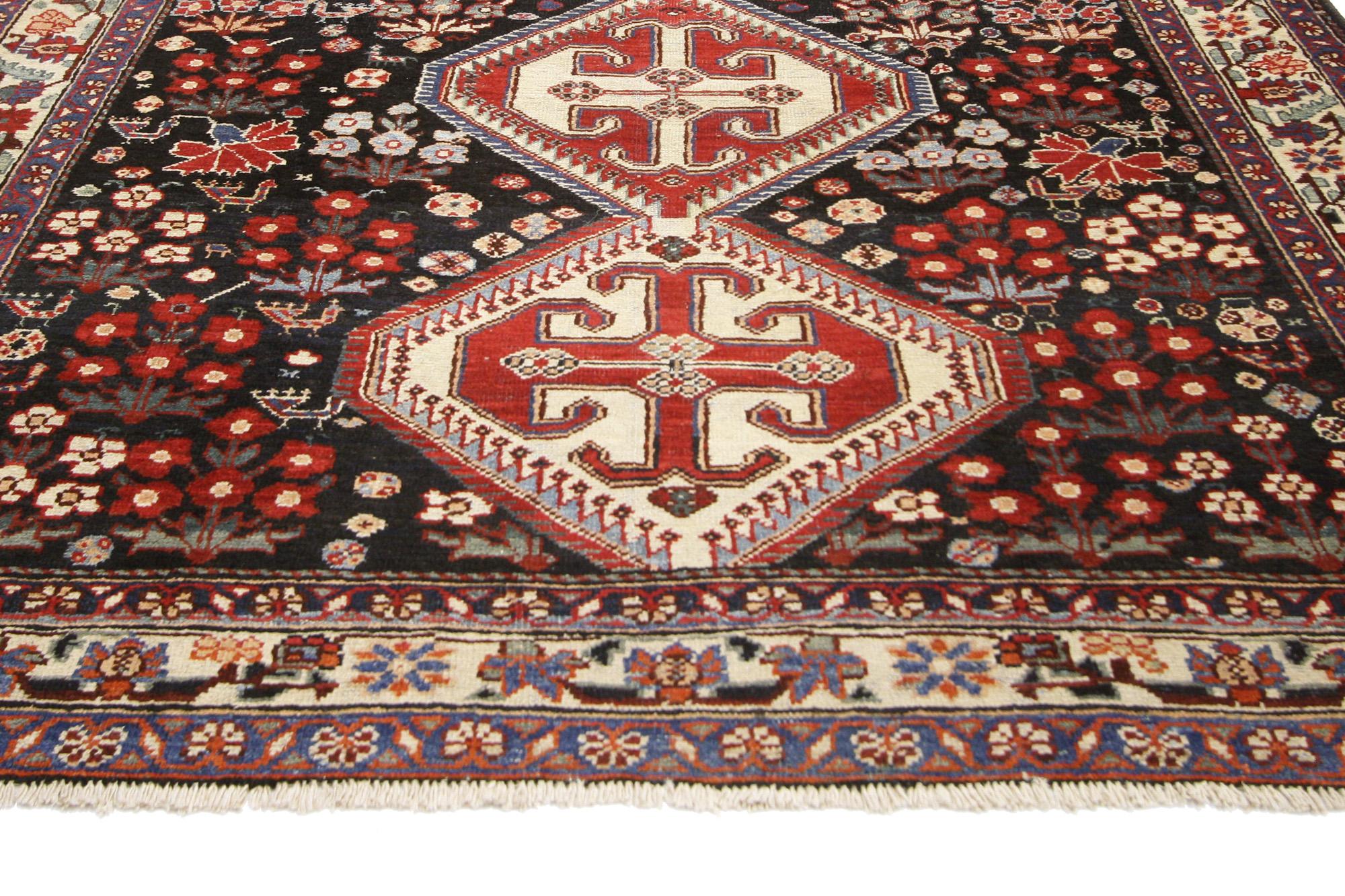 Perse Tapis persan ancien de style traditionnel en vente