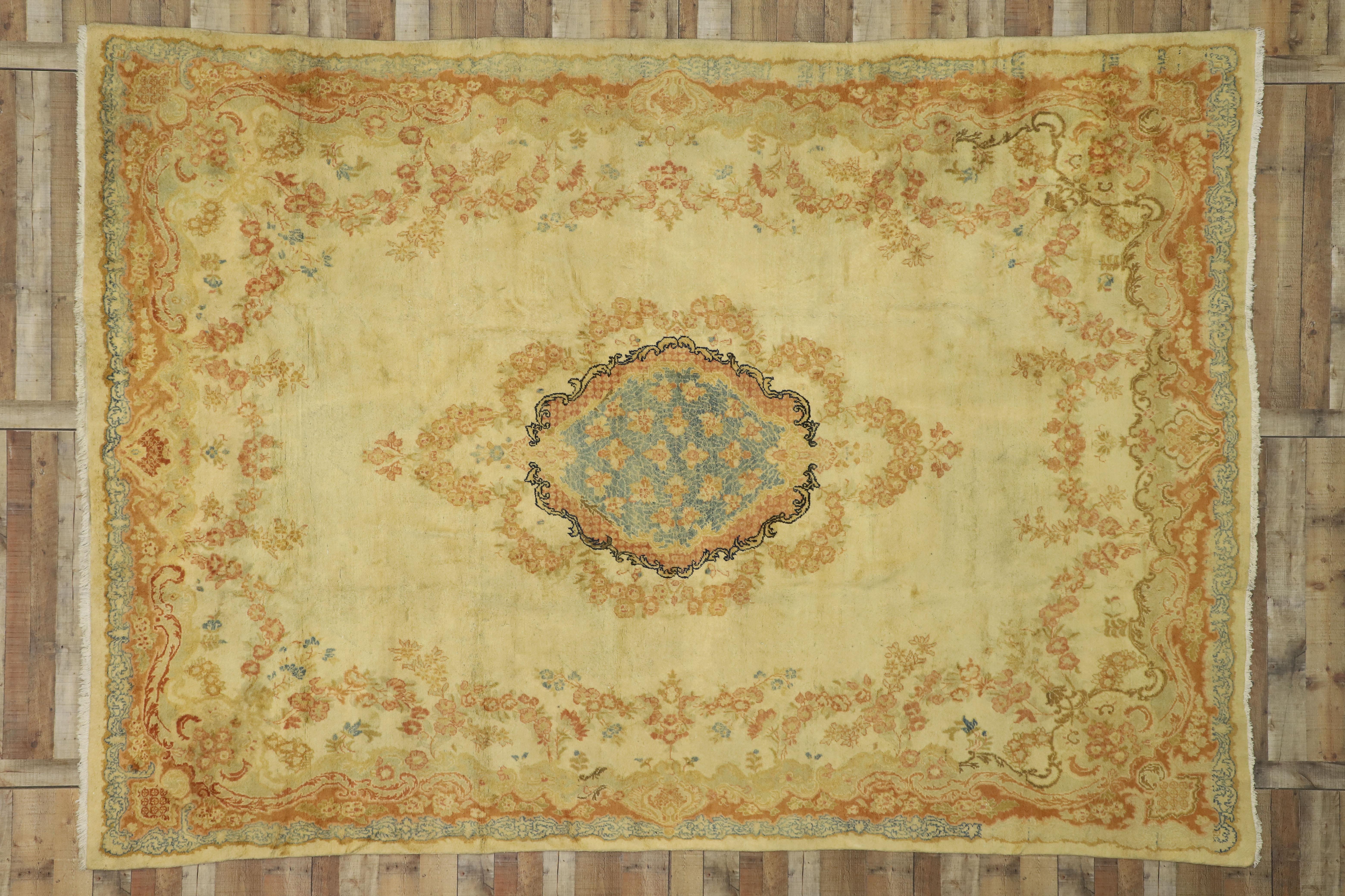 Tapis persan ancien de style rococo et Louis XV avec motif Mahal français en vente 1