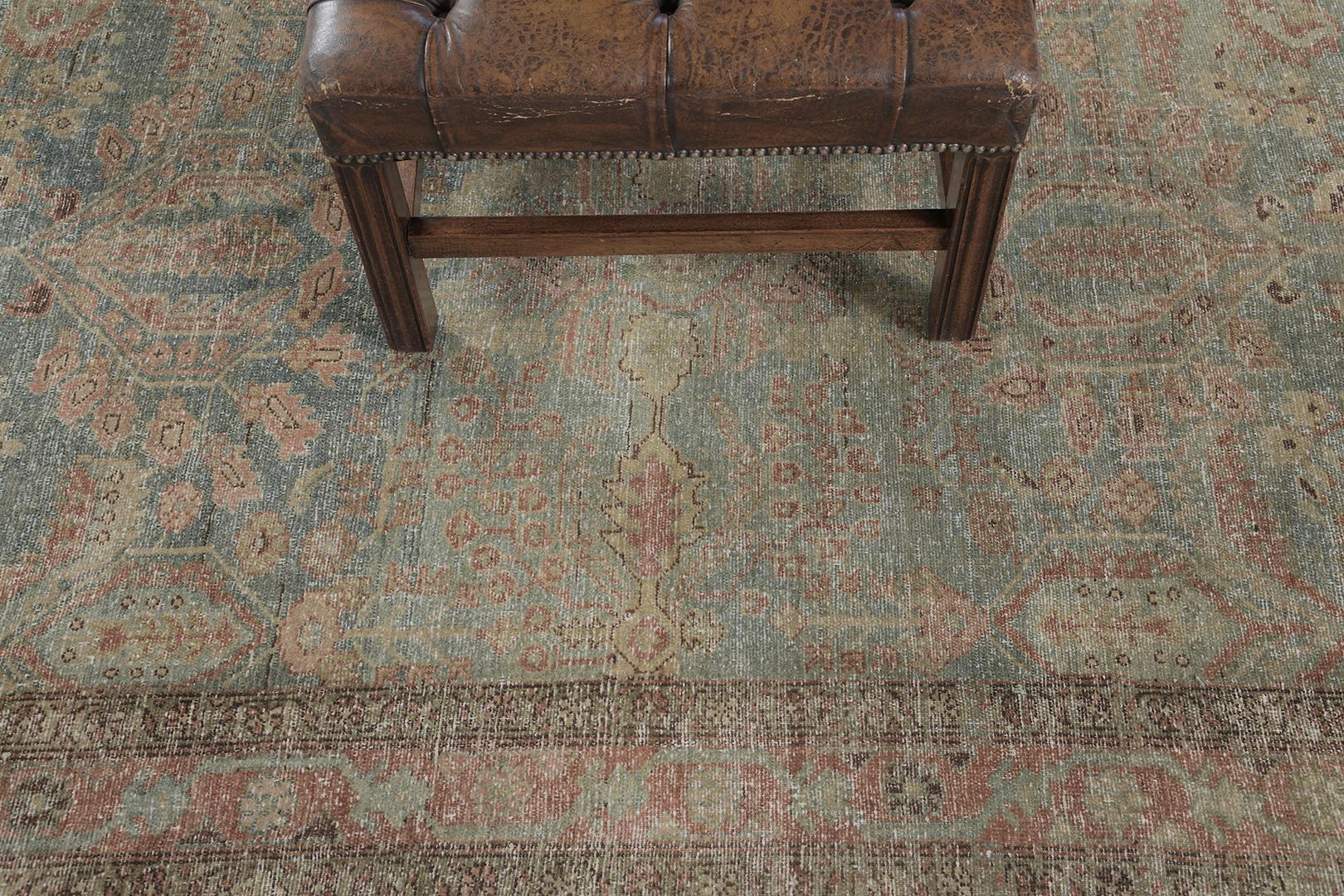 Antique Persian Mahal by Mehraban Rugs In Good Condition For Sale In WEST HOLLYWOOD, CA
