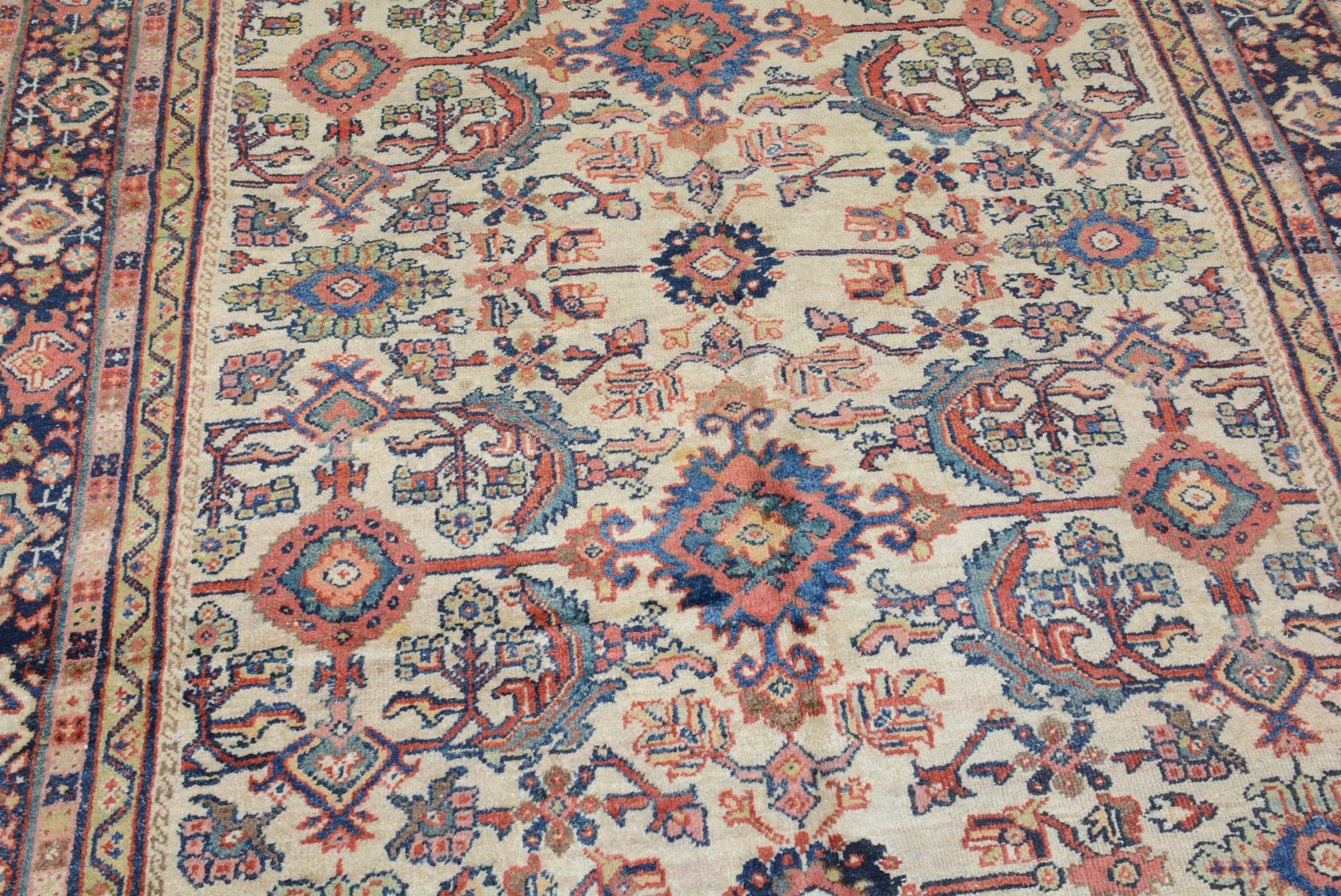La région d'Arak, dans le centre de la Perse, est généralement considérée comme ayant produit plus de grands tapis que n'importe quelle autre province du pays. Au cours de la seconde moitié du XIXe siècle, une nouvelle production de tapis a