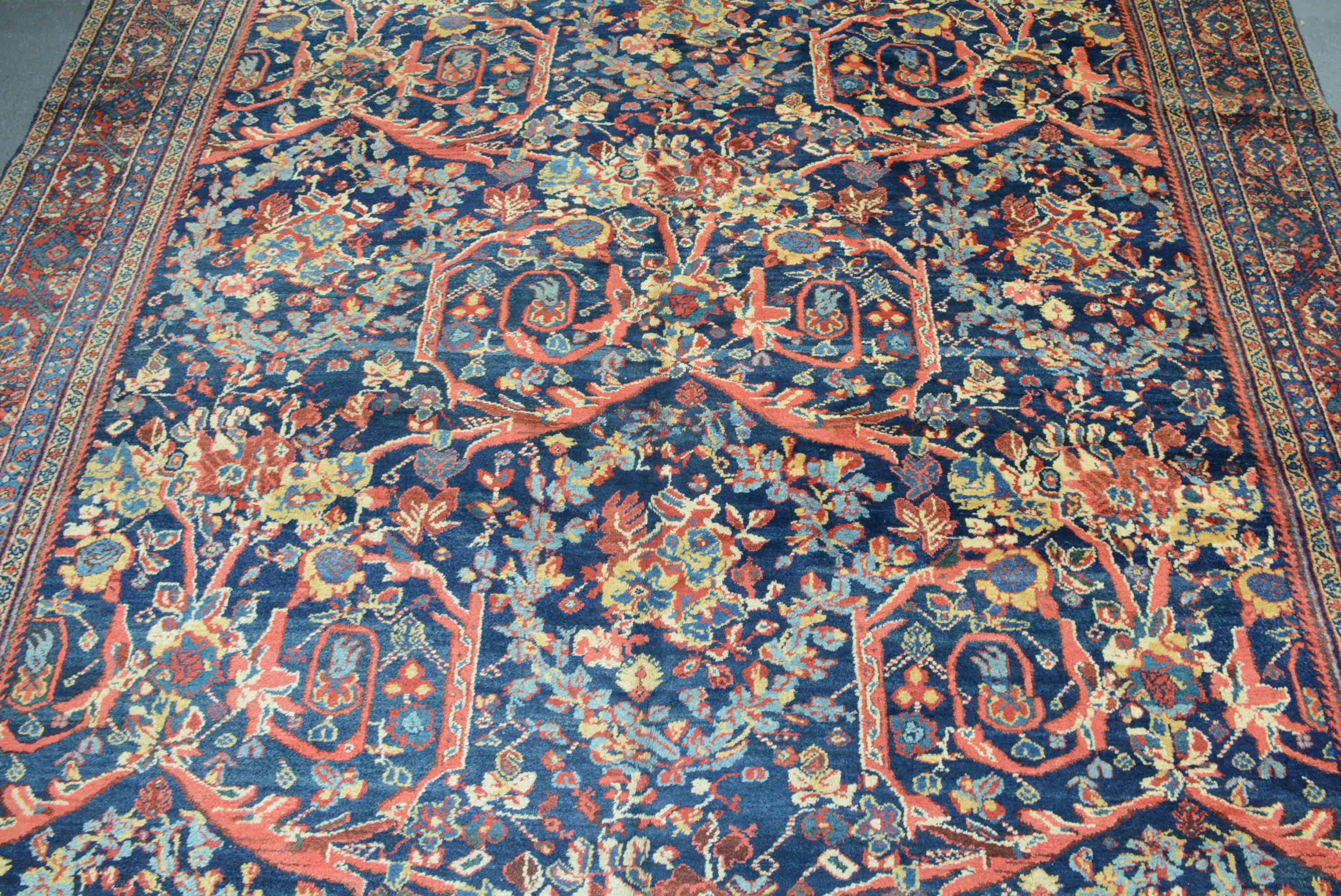 Antique Persian Mahal Carpet In Excellent Condition For Sale In Closter, NJ