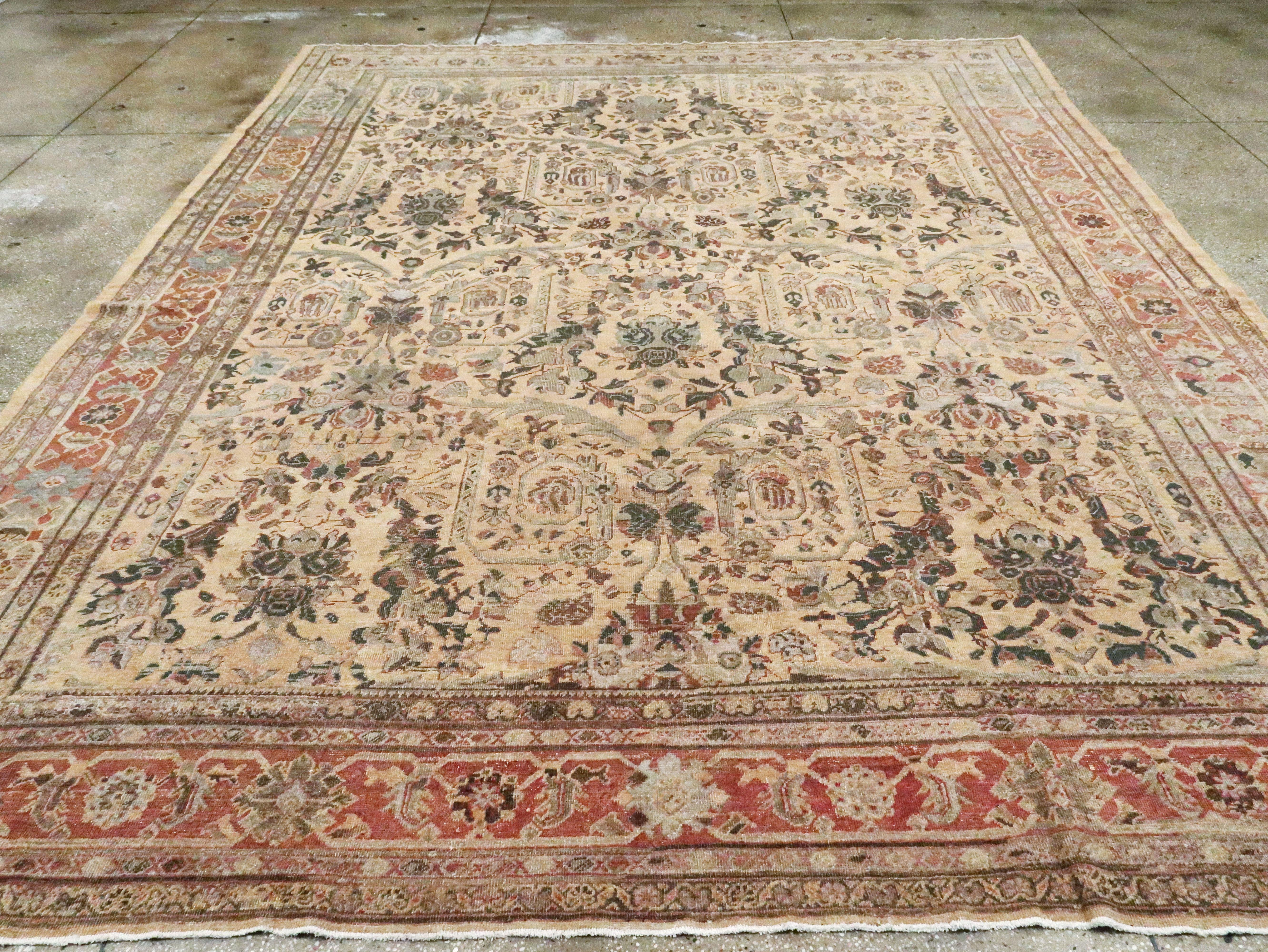Antique Persian Mahal Carpet In Good Condition For Sale In New York, NY