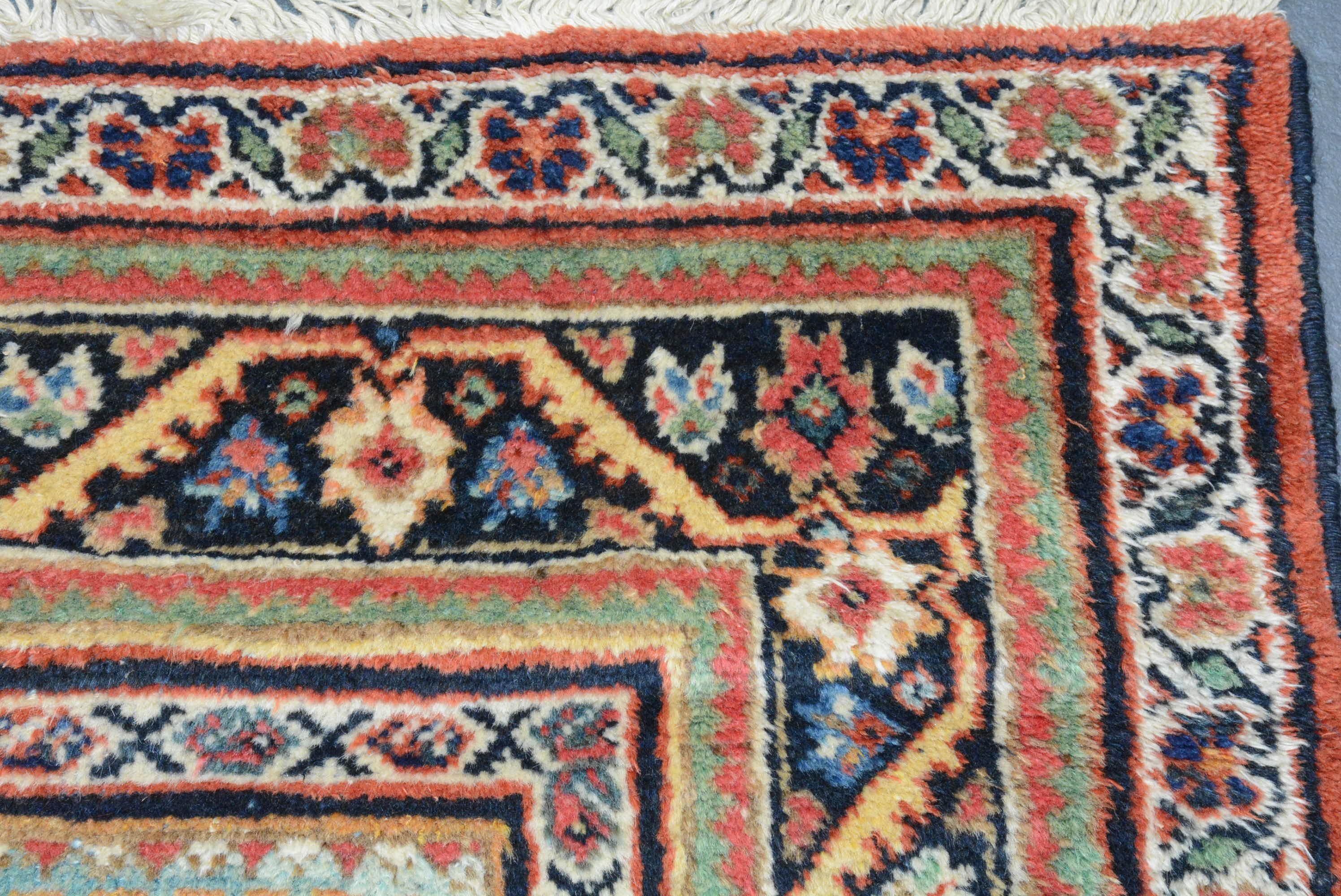 Antiker persischer Mahal-Teppich im Zustand „Hervorragend“ im Angebot in Closter, NJ