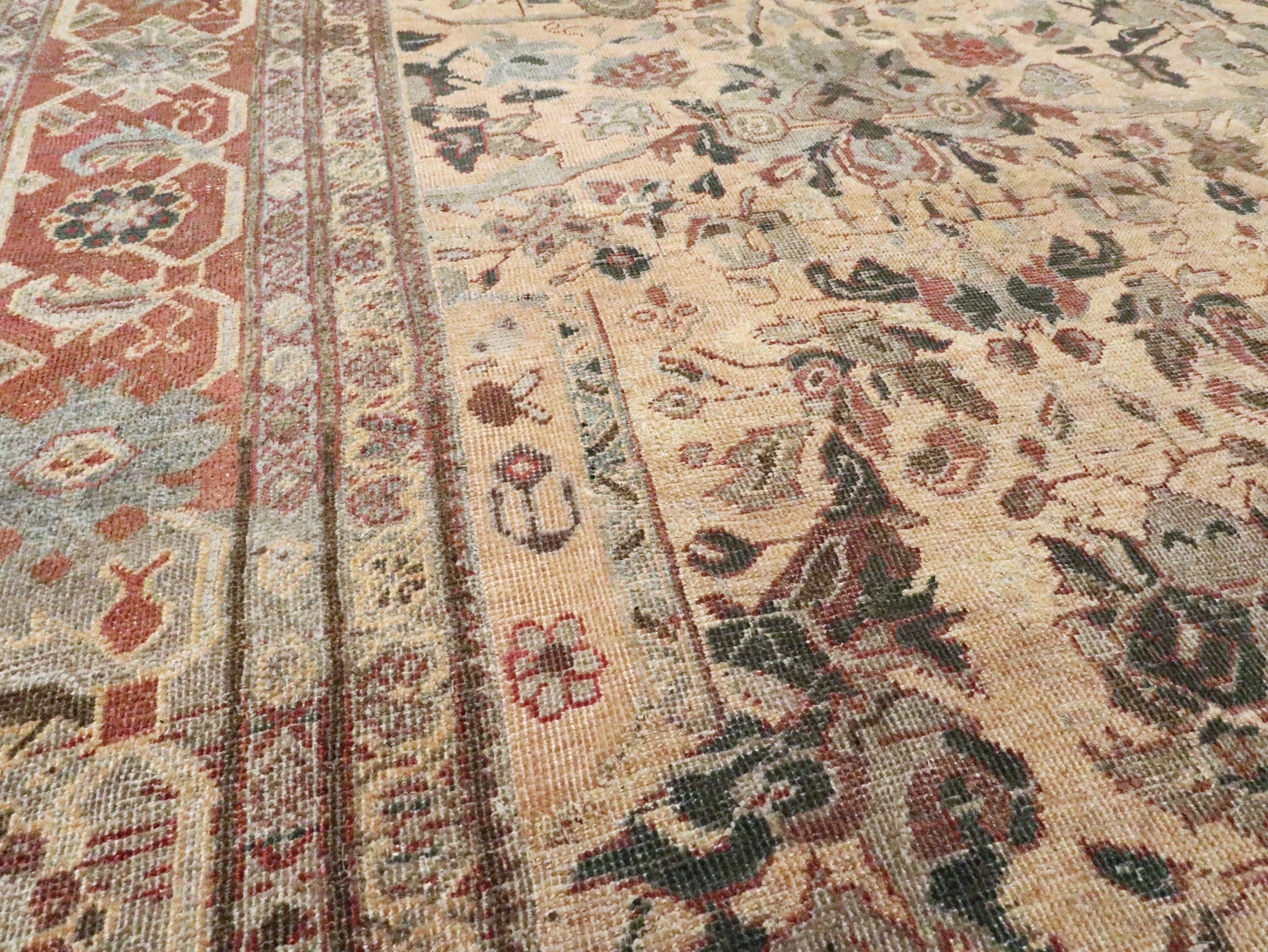 Antiker persischer Mahal-Teppich im Zustand „Gut“ im Angebot in New York, NY