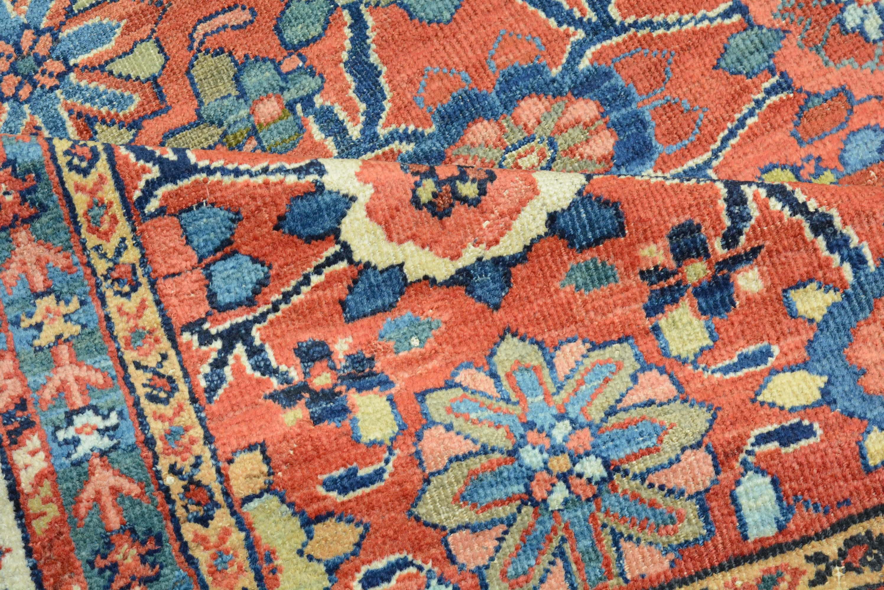 Antique Persian Mahal Carpet  In Good Condition For Sale In Closter, NJ