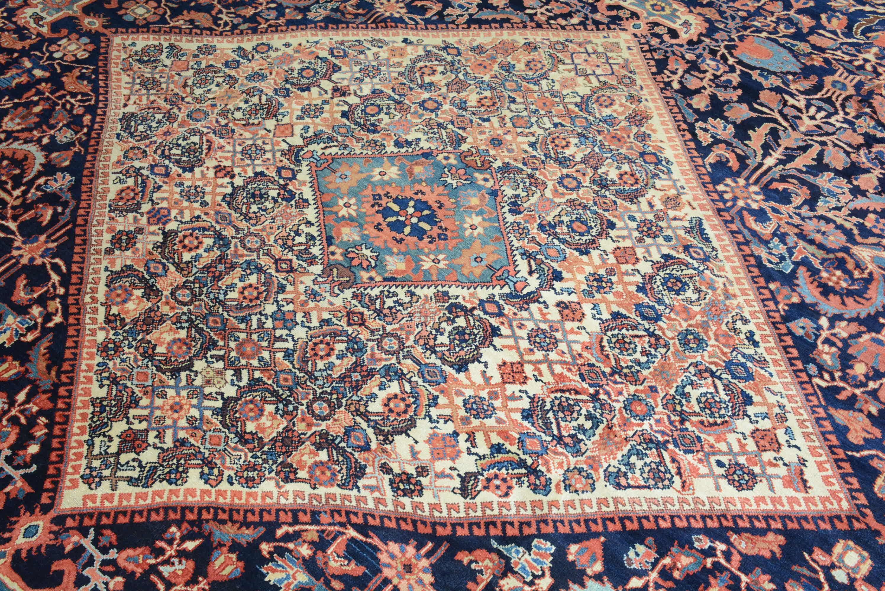 Antiker persischer Mahal-Teppich im Angebot 1