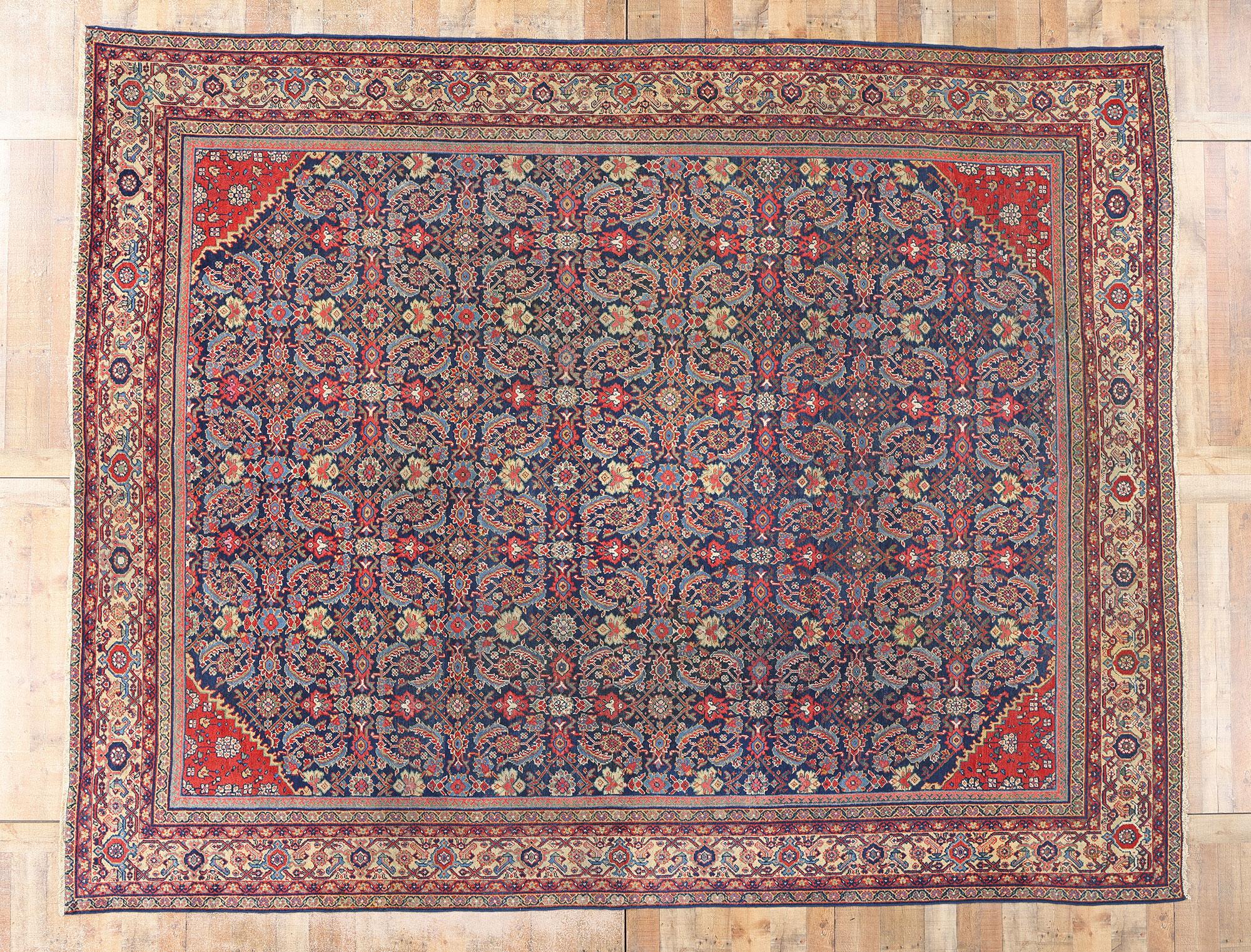 Tapis persan ancien de style traditionnel en vente 1