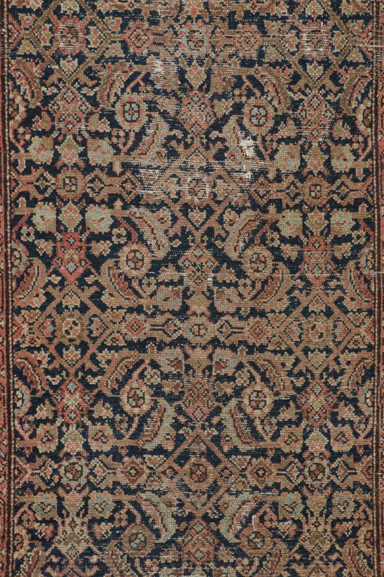 Antiker persischer Mahal-Läufer mit extralangem Mahal-Läufer und Blumenmuster  Rug & Kilim im Zustand „Gut“ im Angebot in Long Island City, NY