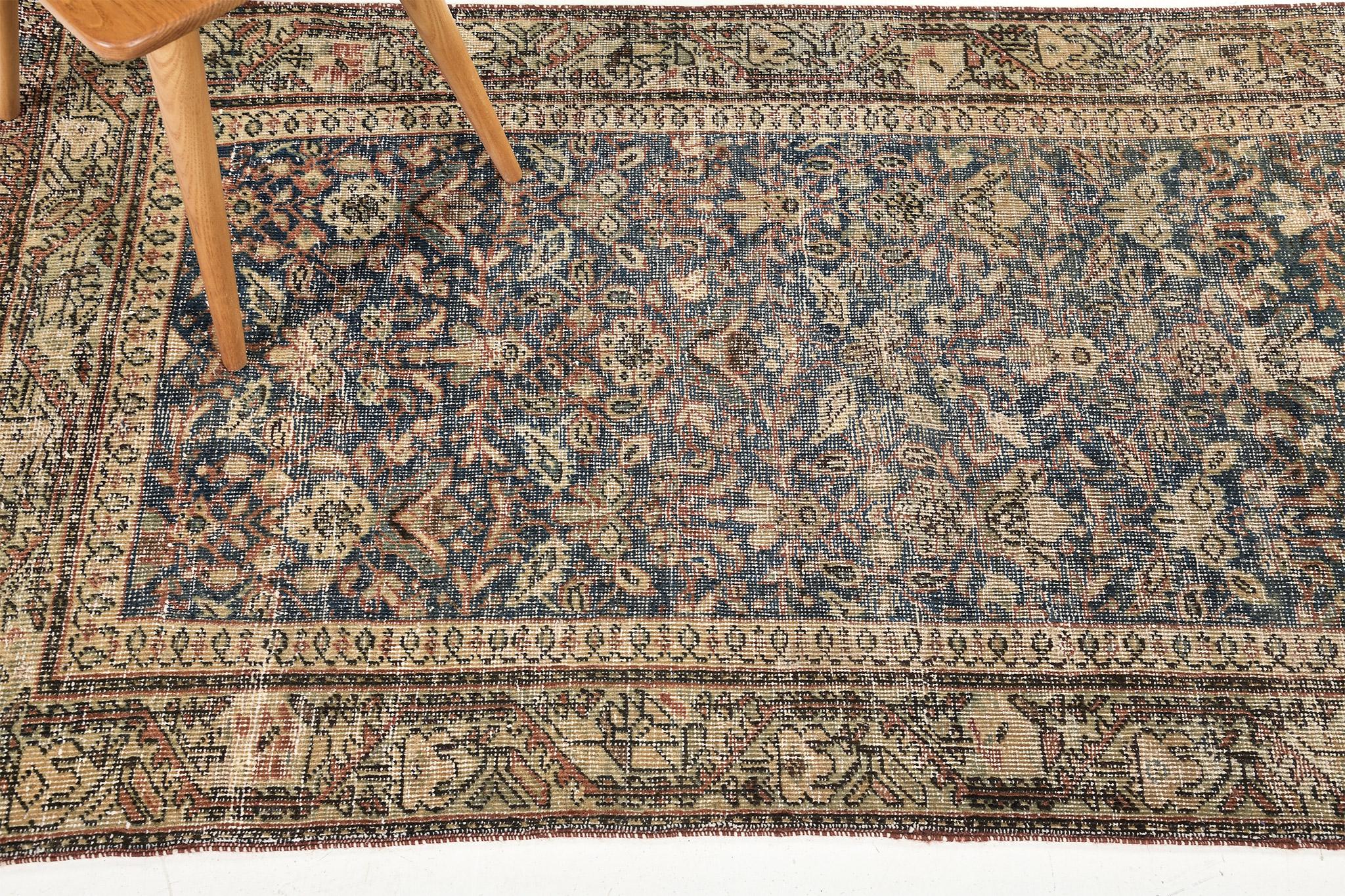 Early 20th Century Antique Persian Mahal Farahan 30012 For Sale