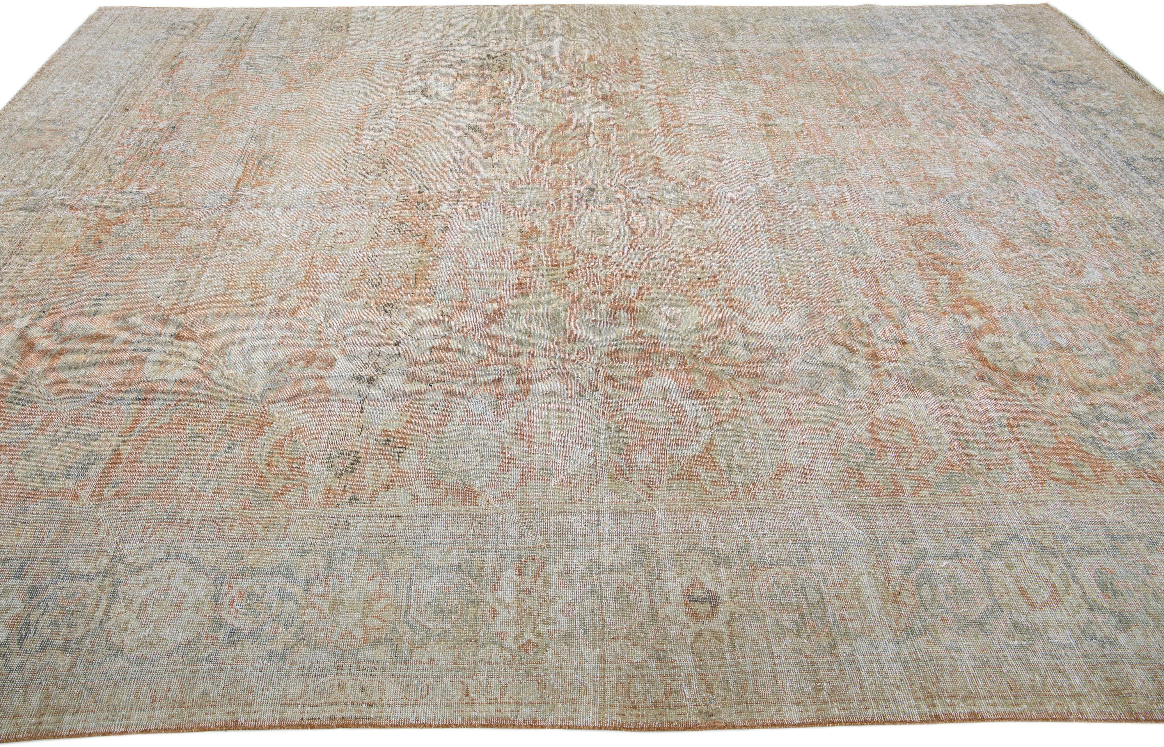 Tapis persan ancien Mahal en laine rouille de style Shabby Chic, fait à la main, avec motif sur toute sa surface Abîmé - En vente à Norwalk, CT