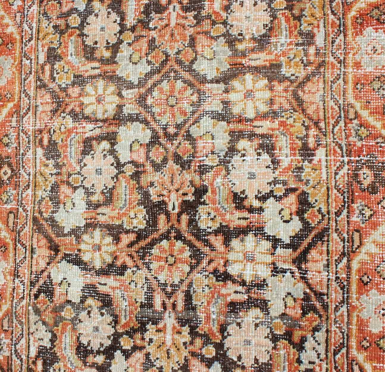 Laine Long tapis de couloir persan ancien Mahal avec motif sur toute sa surface en rouge et anthracite en vente
