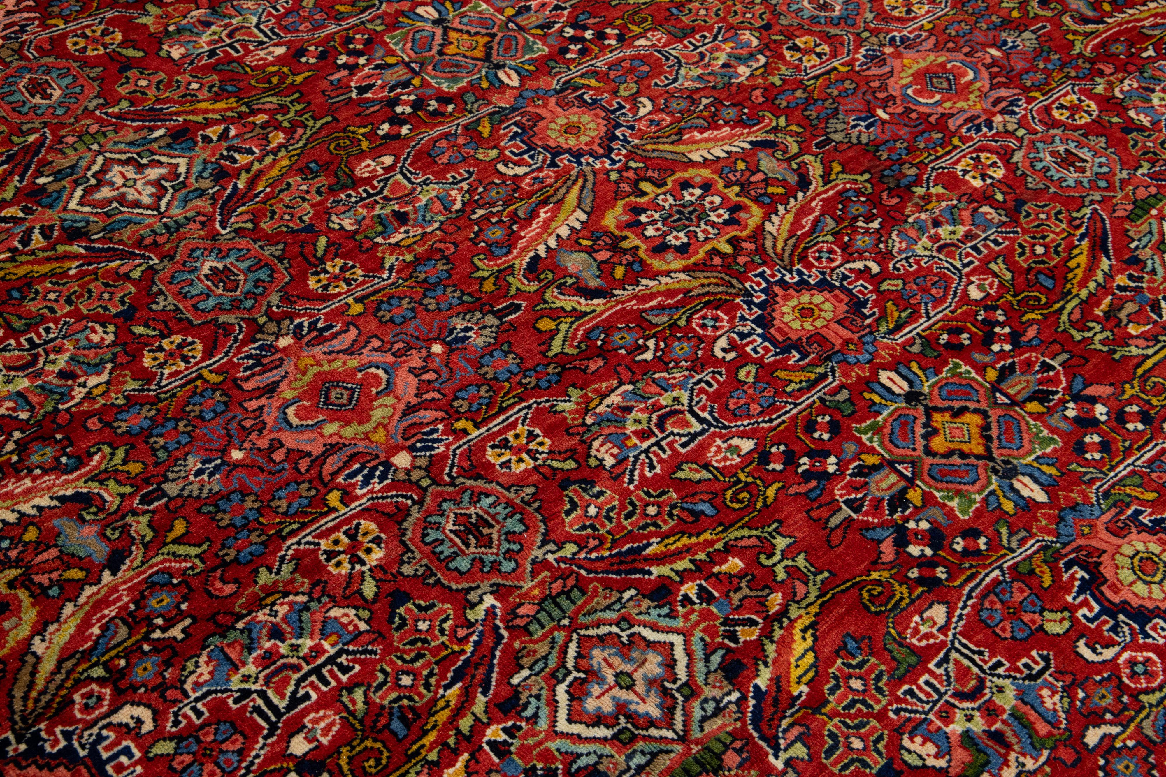 Tapis persan Mahal surdimensionné fabriqué à la main avec un motif floral en vente 1