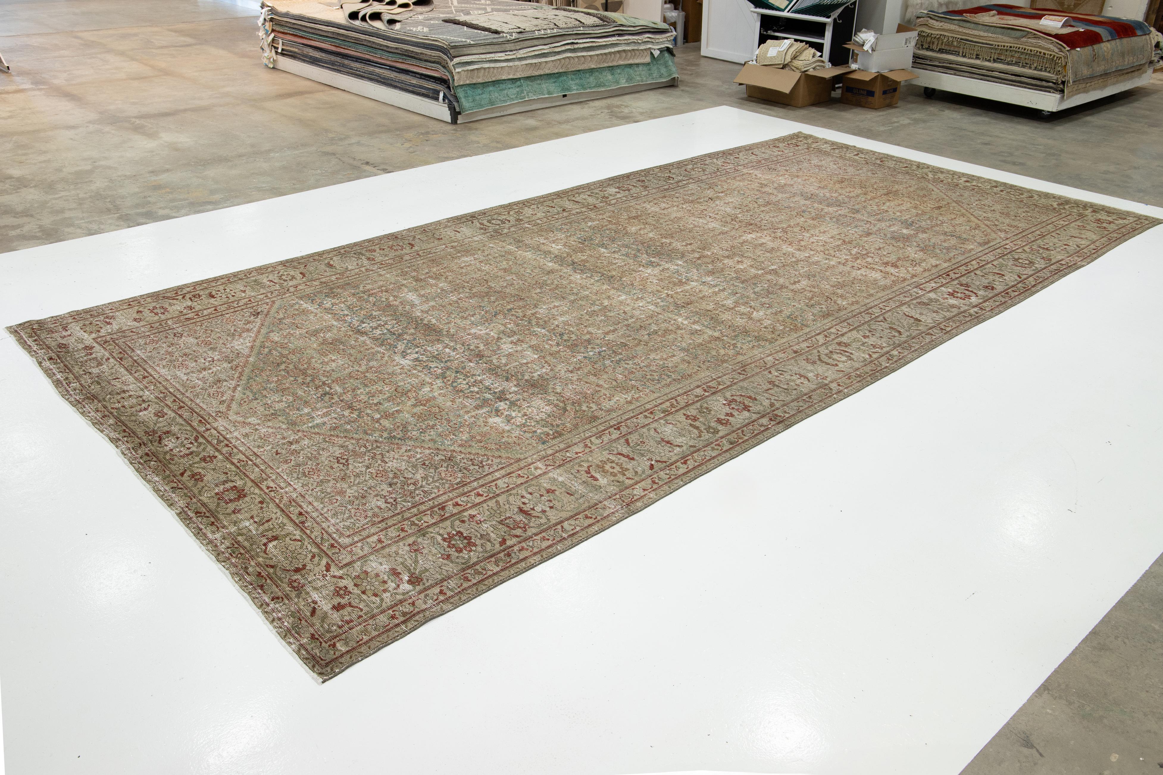 Islamique Ancien tapis persan Mahal surdimensionné en laine bleu avec motif sur toute sa surface en vente