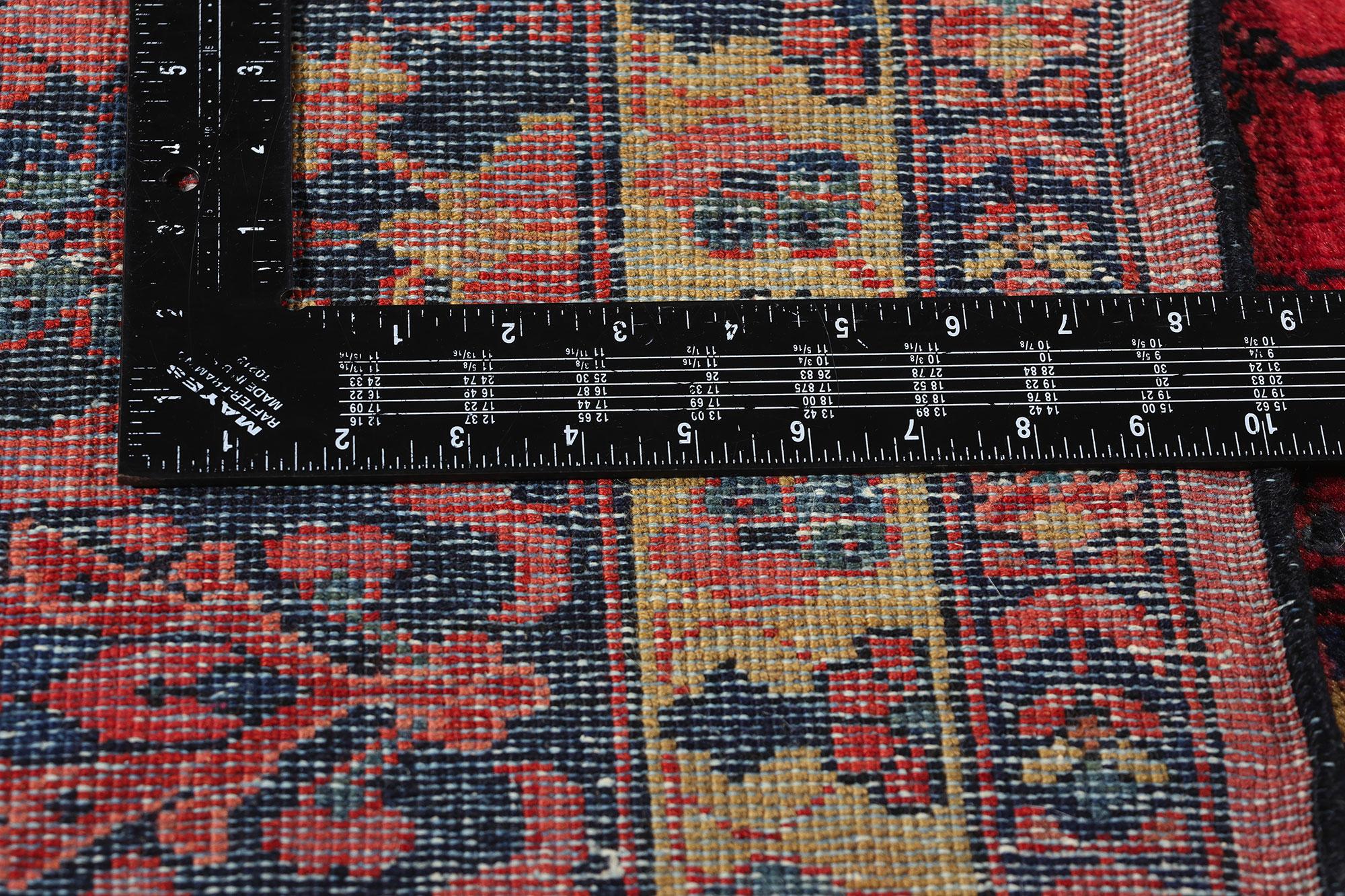 20th Century 1920's Persian Mahal Carpet with Traditional Style For Sale