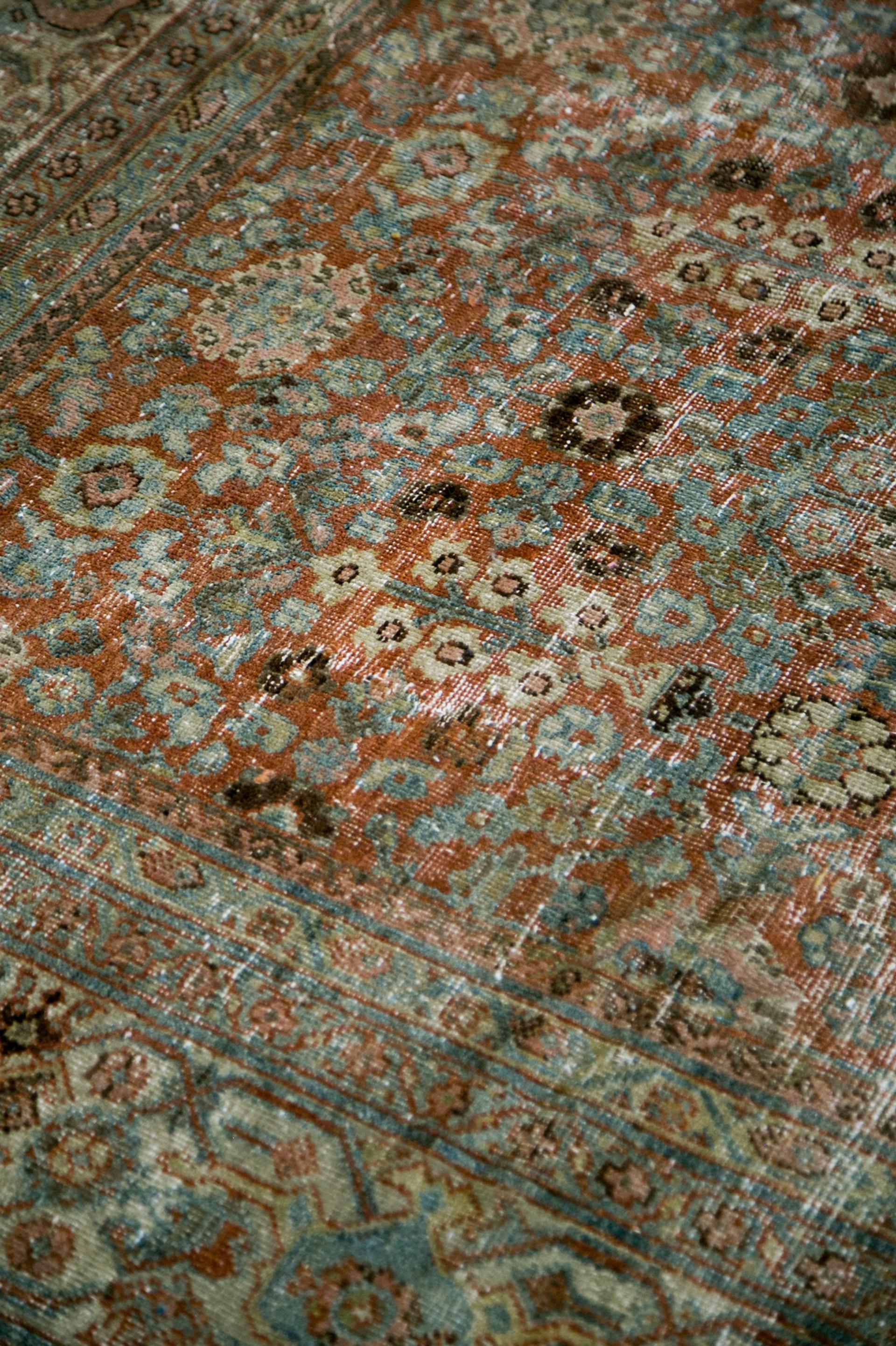 Antique Persian Mahal Rug In Distressed Condition For Sale In WEST HOLLYWOOD, CA