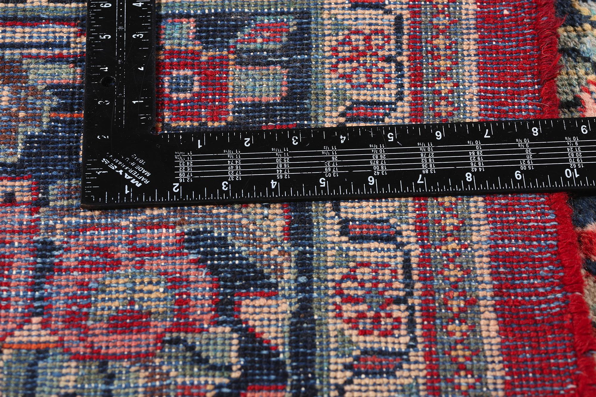 Antiker persischer Mahal-Teppich im Zustand „Gut“ im Angebot in Dallas, TX