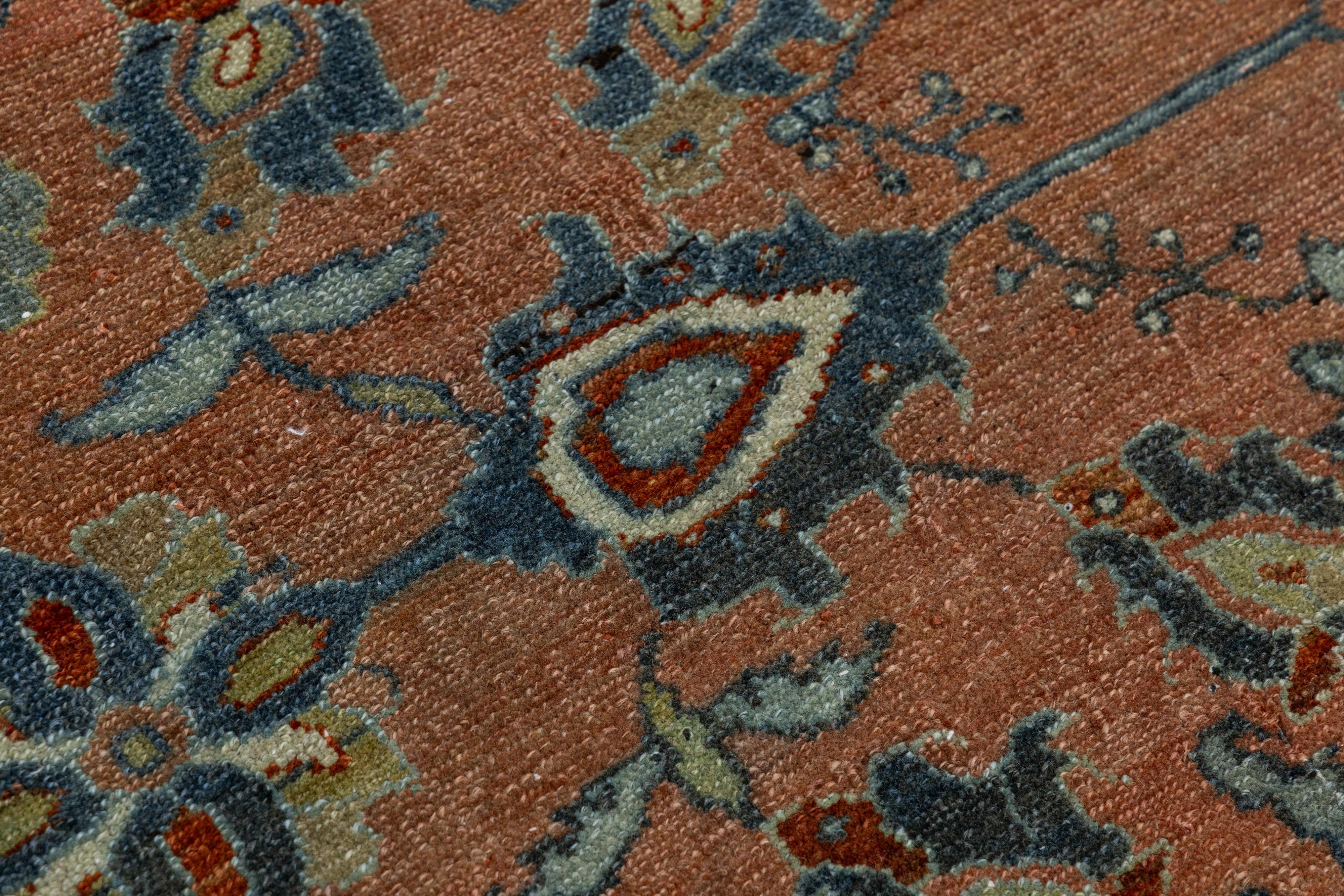 Antique Persian Mahal Rug in Red Hand-Knotted Wool, 20th Century Excellent état - En vente à Norwalk, CT