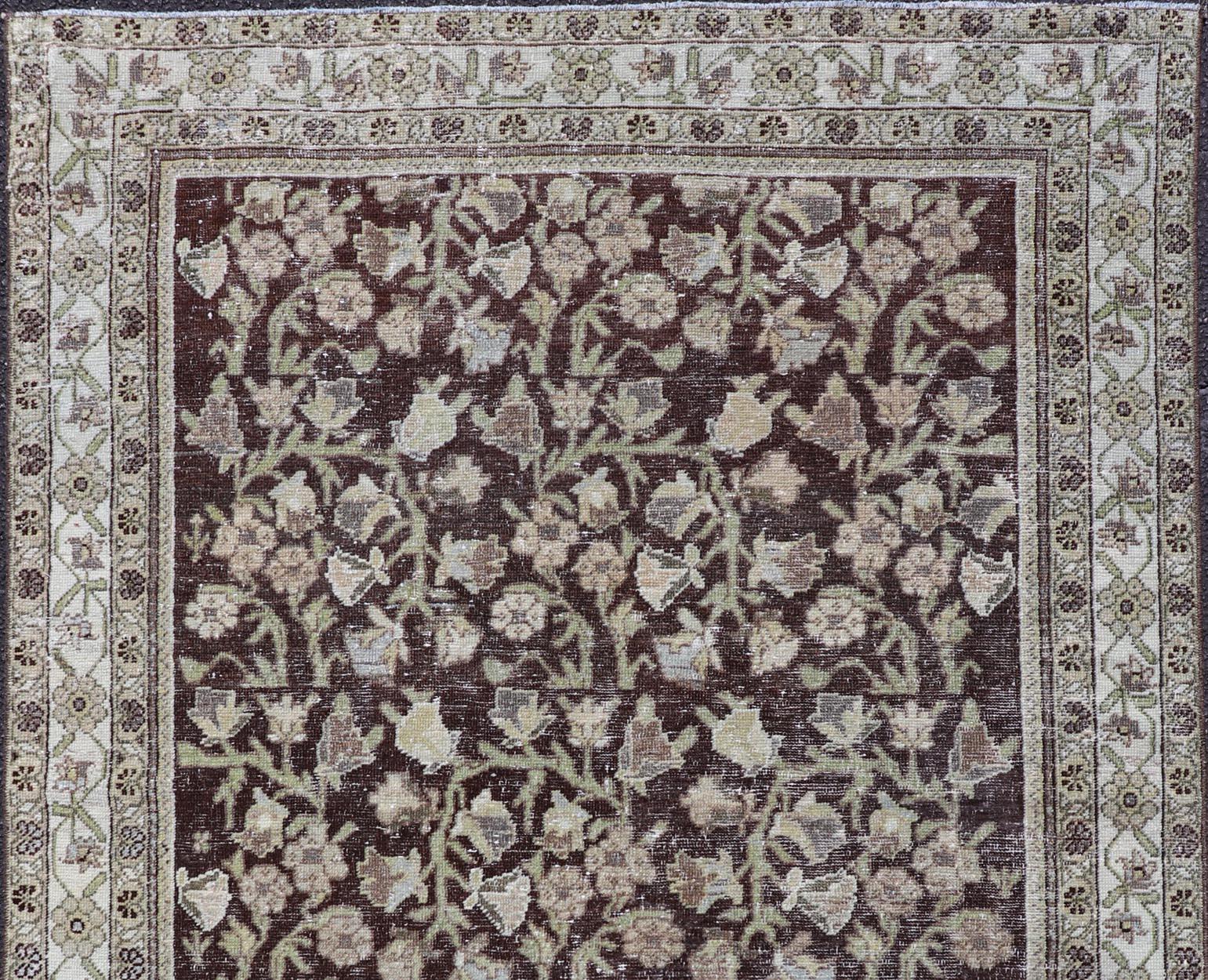 Antiker persischer Mahal-Teppich Üppiges botanisches Motiv auf einem braunen Feld  4'2