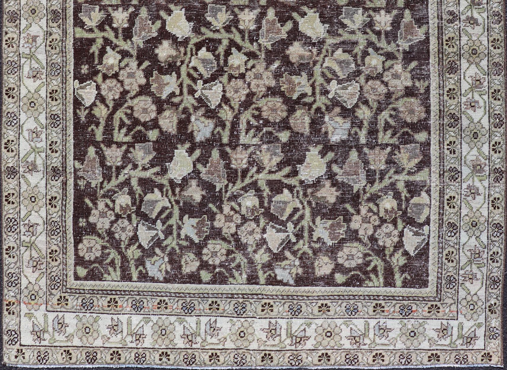 Antiker persischer Mahal-Teppich Üppiges botanisches Motiv auf einem braunen Feld  4'2