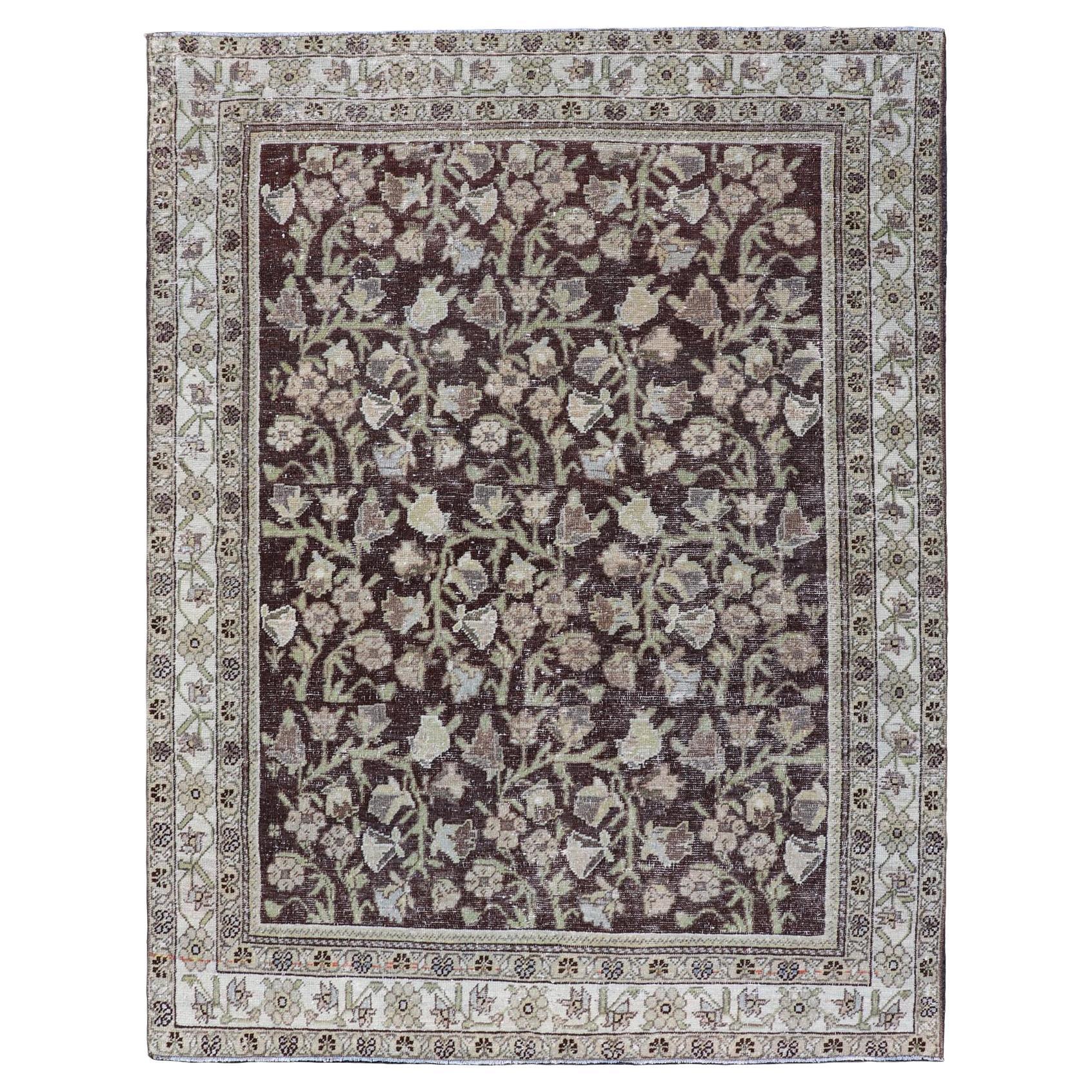 Antiker persischer Mahal-Teppich Üppiges botanisches Motiv auf einem braunen Feld  4'2" X5'7" im Angebot