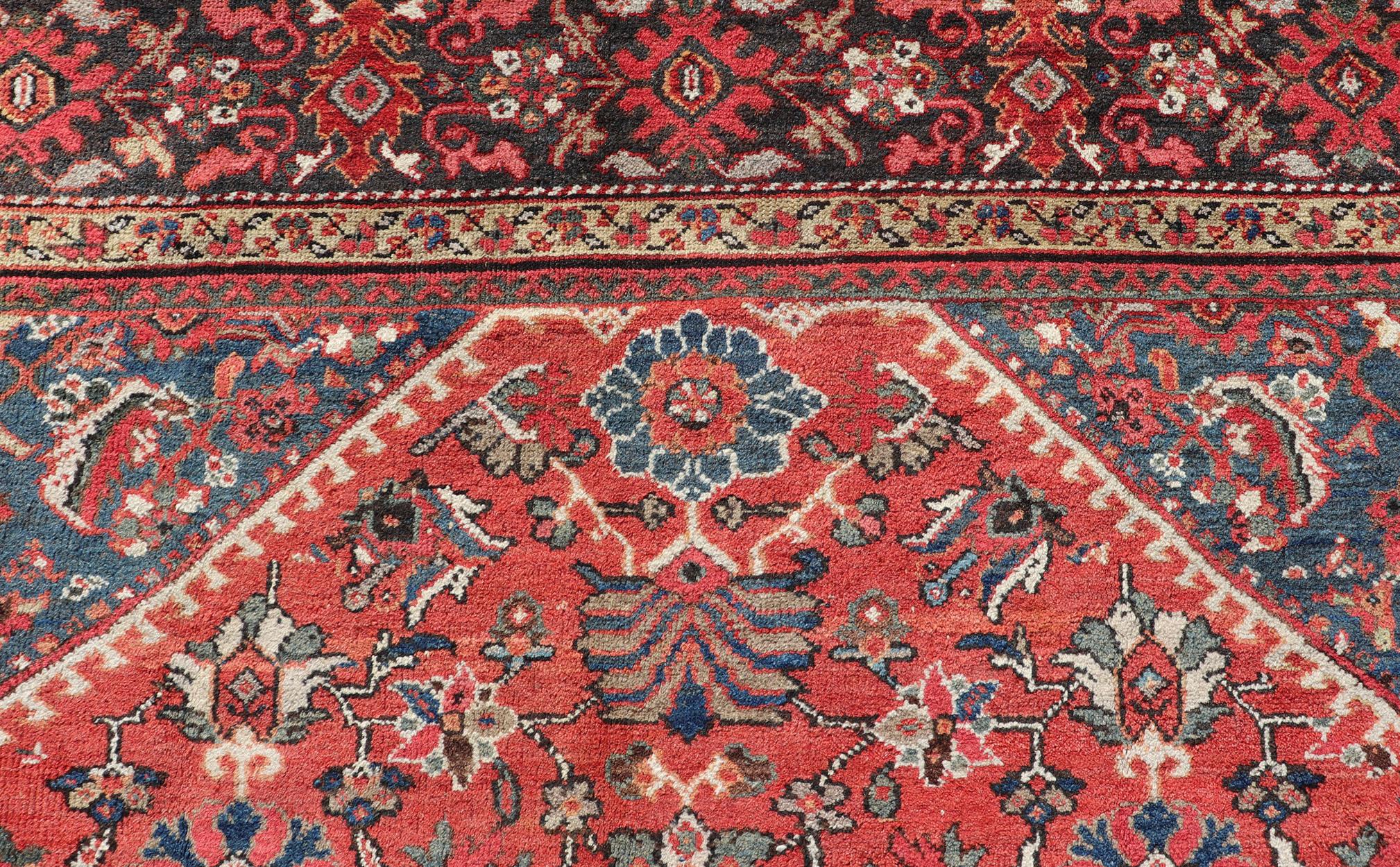 Tapis persan ancien Mahal avec motif sur toute sa surface, bordure rouge douce et foncée en vente 4