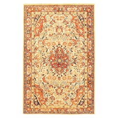 Tapis persan antique Mahal avec détails floraux beige et noir sur fond ivoire