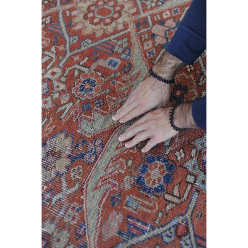 Antiker persischer Mahal-Teppich mit geometrischem Blumenmuster, um 1925-1935 im Angebot 11