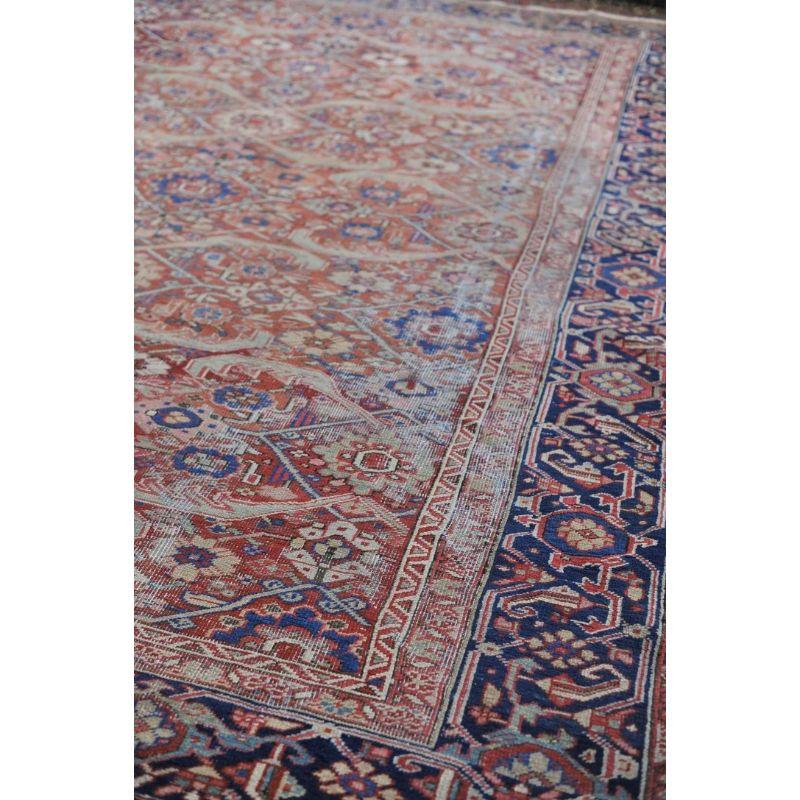 Antiker persischer Mahal-Teppich mit geometrischem Blumenmuster, um 1925-1935 im Angebot 1