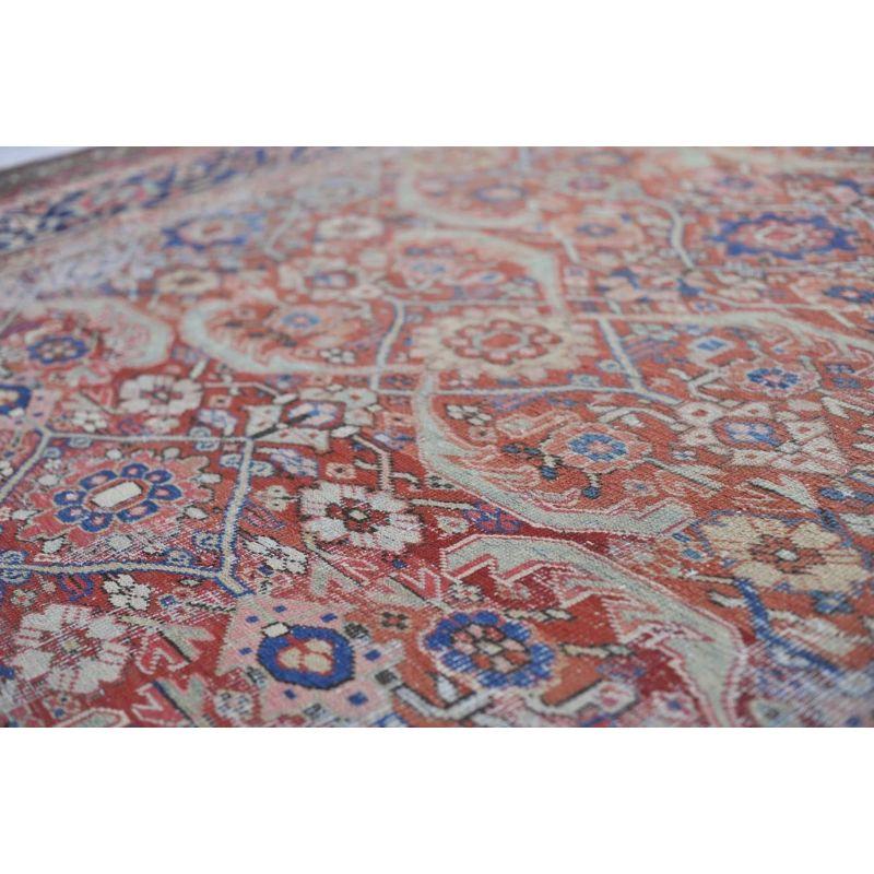 Antiker persischer Mahal-Teppich mit geometrischem Blumenmuster, um 1925-1935 im Angebot 2