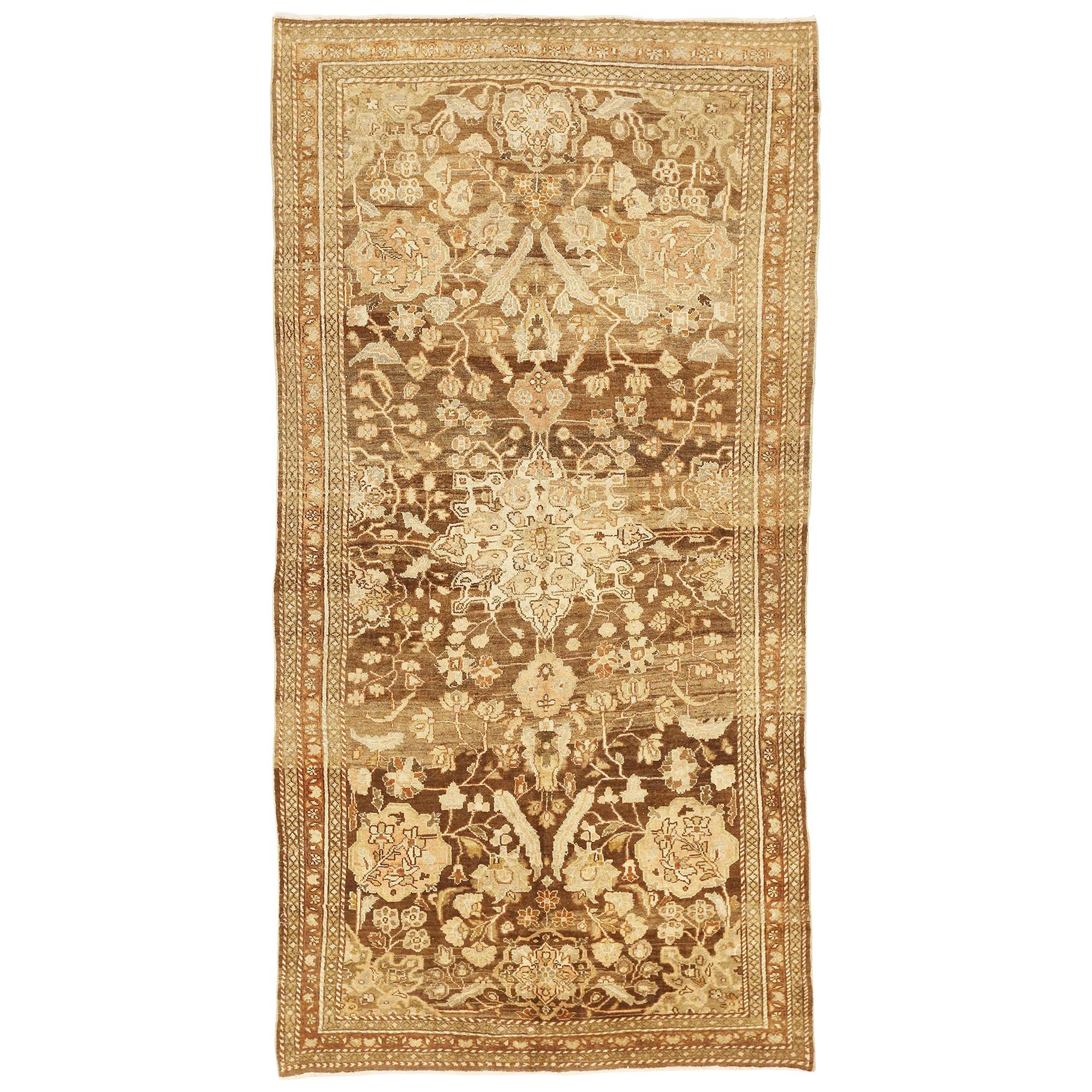 Antiker persischer Mahal-Teppich mit elfenbeinfarbenen und grauen Blumendetails auf braunem Feld