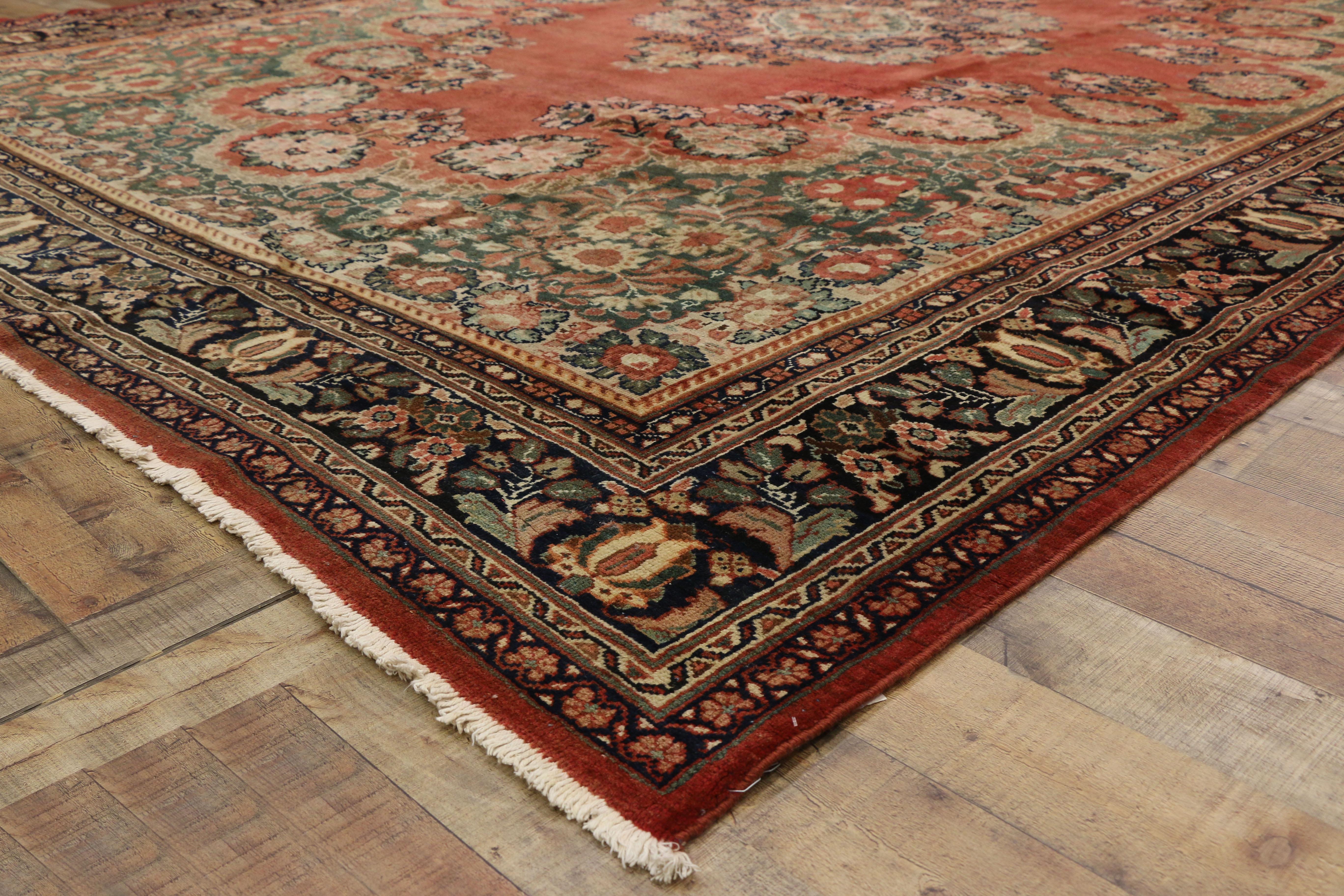 Antiker persischer Mahal-Teppich im rustikalen englischen Landhausstil (20. Jahrhundert) im Angebot