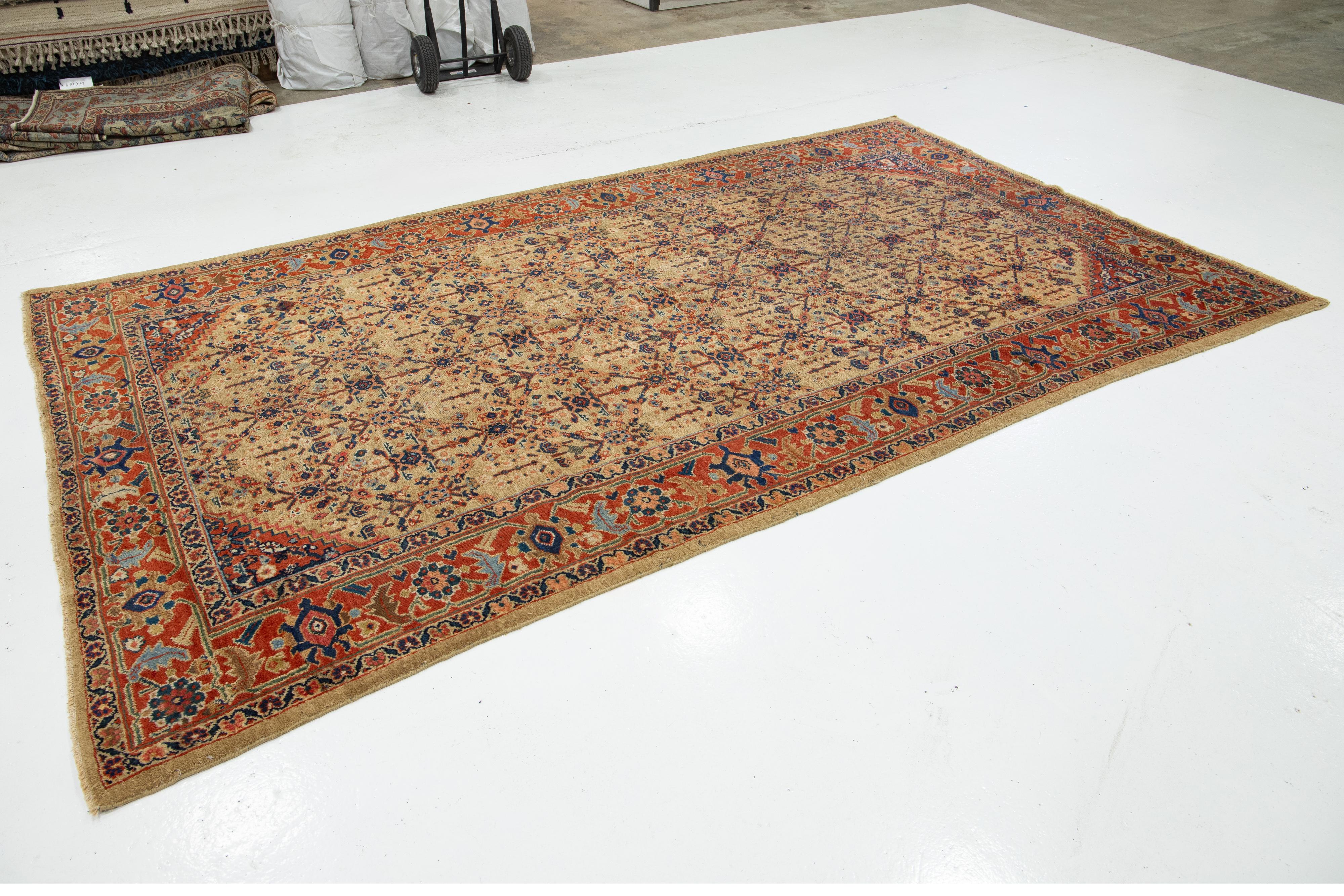 Islamique Ancien tapis persan Mahal en laine brun clair fait à la main avec motif sur toute la surface en vente