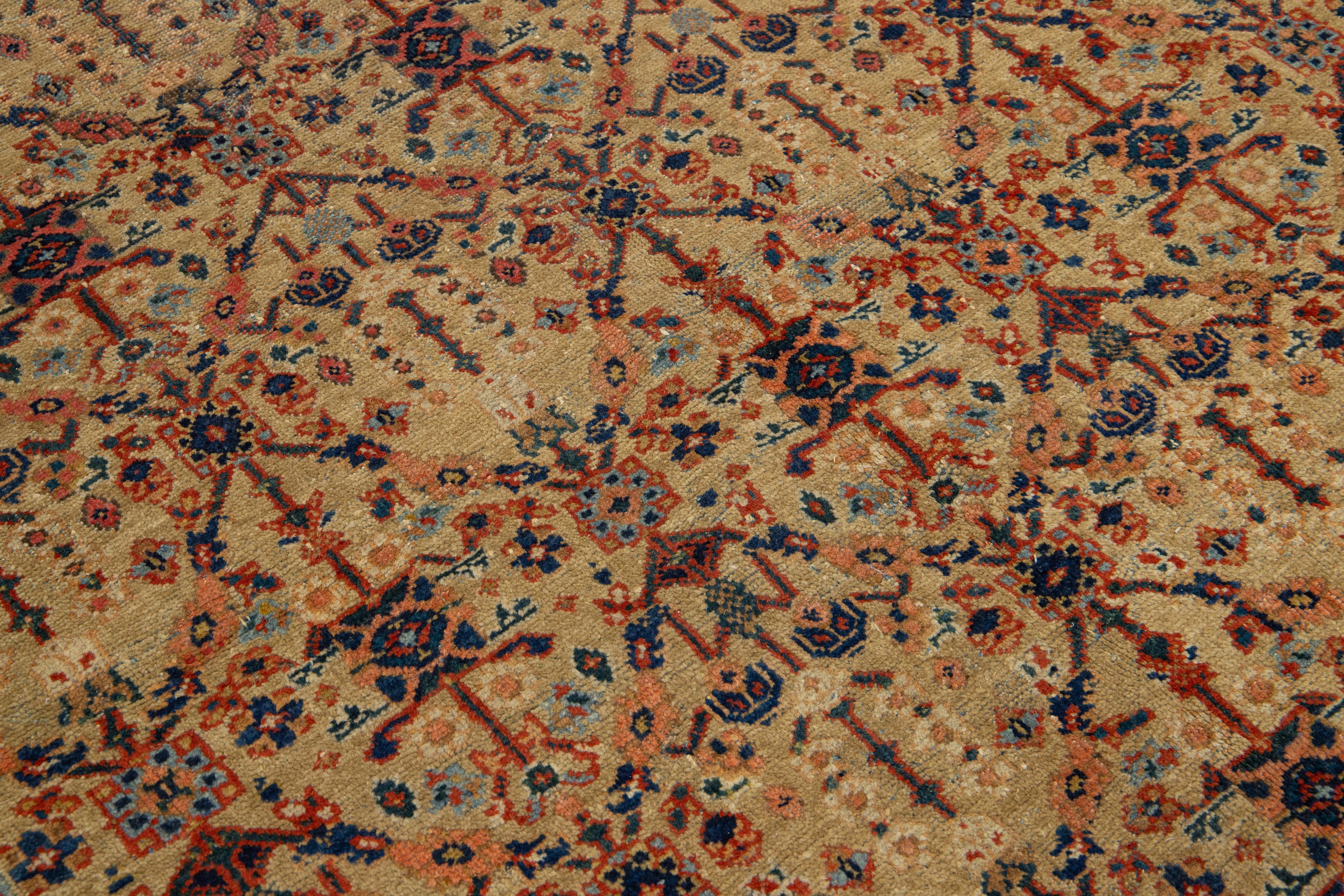 Ancien tapis persan Mahal en laine brun clair fait à la main avec motif sur toute la surface en vente 1