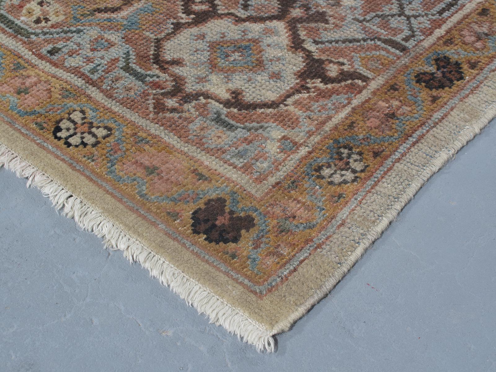 Antiker, handgeknüpfter persischer Mahal-Teppich in Beige und Rostfarben (Persisch) im Angebot