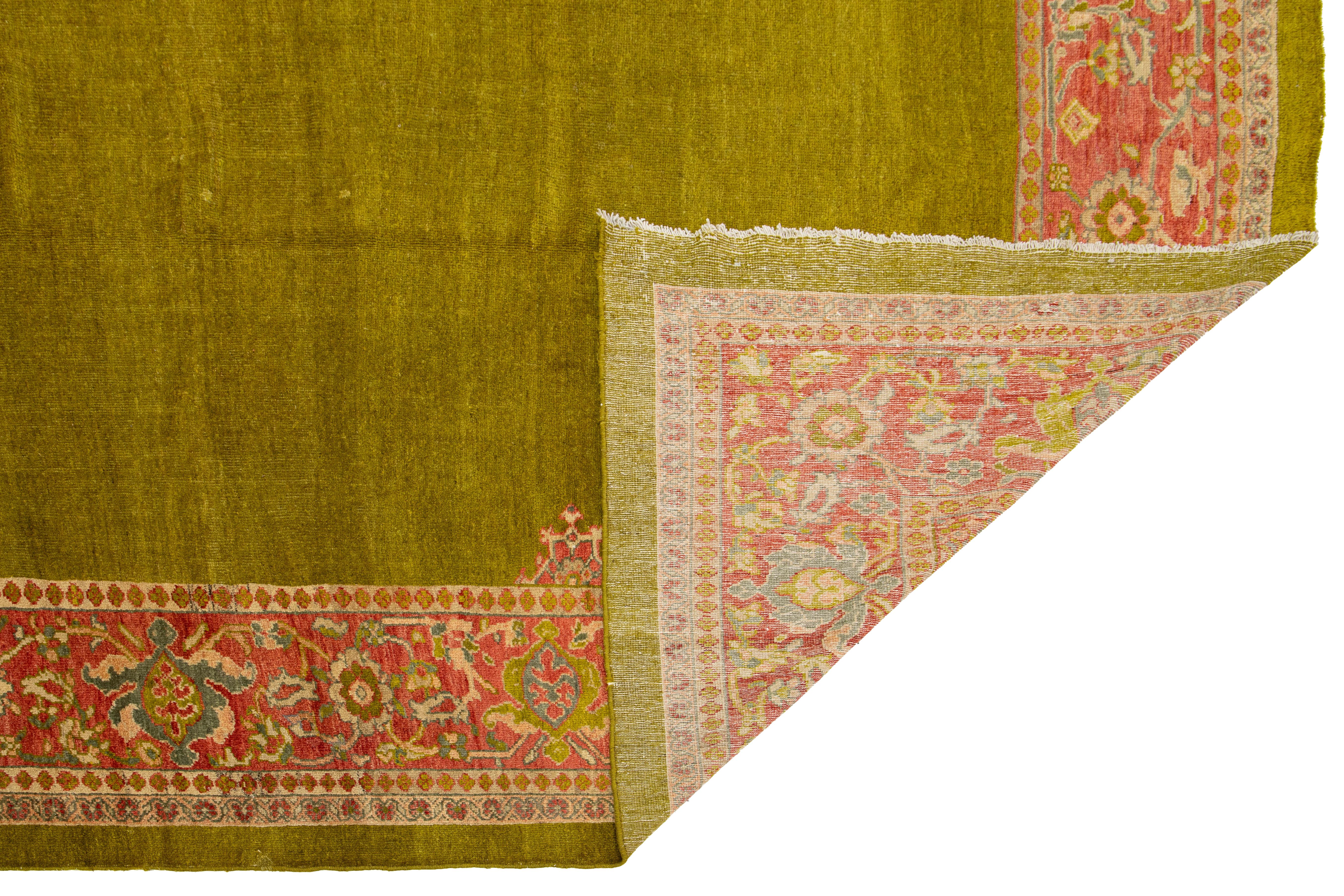 Islamico Antico Mahal persiano  Tappeto in lana di colore verde con motivo centrale in vendita